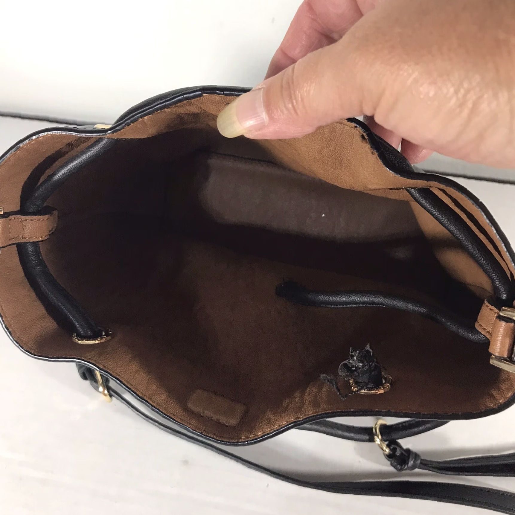 Calvin Klein Calvin Klein Black Leather Crossbody Bag Small Adjustable Strap Designer Womens Size ONE SIZE - 4 Thumbnail