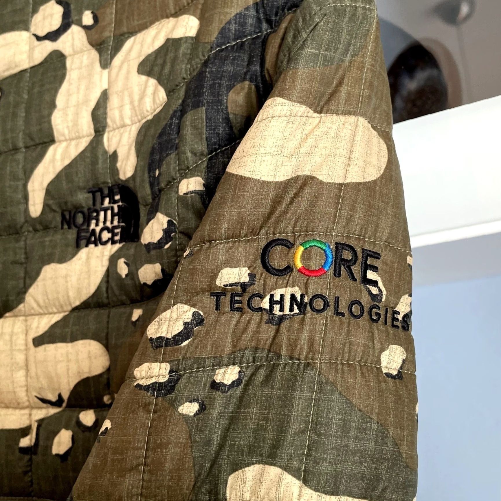 The North Face VINTAGE? No, it's not vintage. The North Face ThermoBall Trekker Jacket Woodchip Camo Size S Customized Size US S / EU 44-46 / 1 - 5 Thumbnail