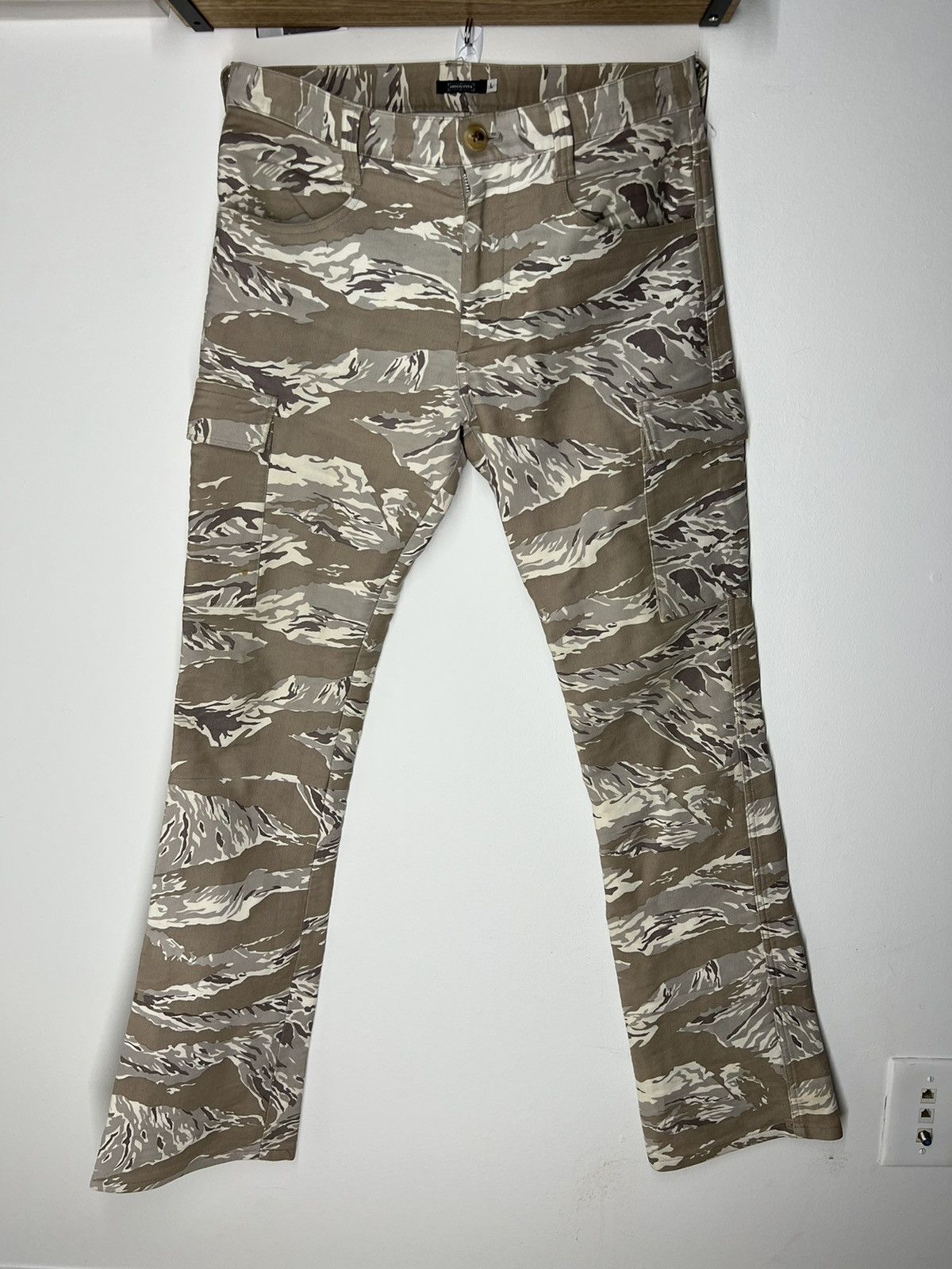 Image of Undercover Aw ‘01 Davf Tiger Camo Cargo Pants Size L in Beige, Men's