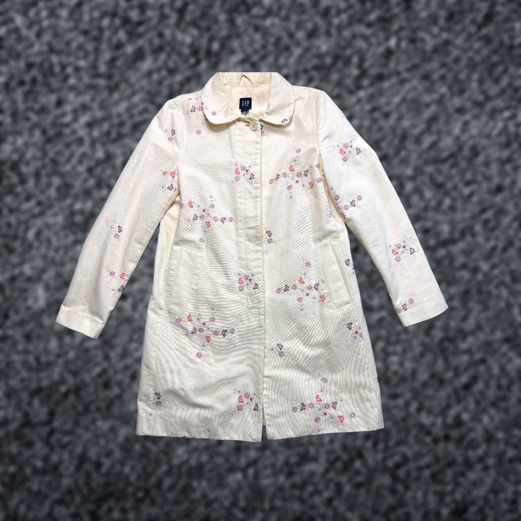 Gap GAP Beige embroidery coat flowers pattern womens size M Coat Womens M Beige Flower Embroidery Pattern Trench Coat Size M / US 6-8 / IT 42-44 - 1 Thumbnail