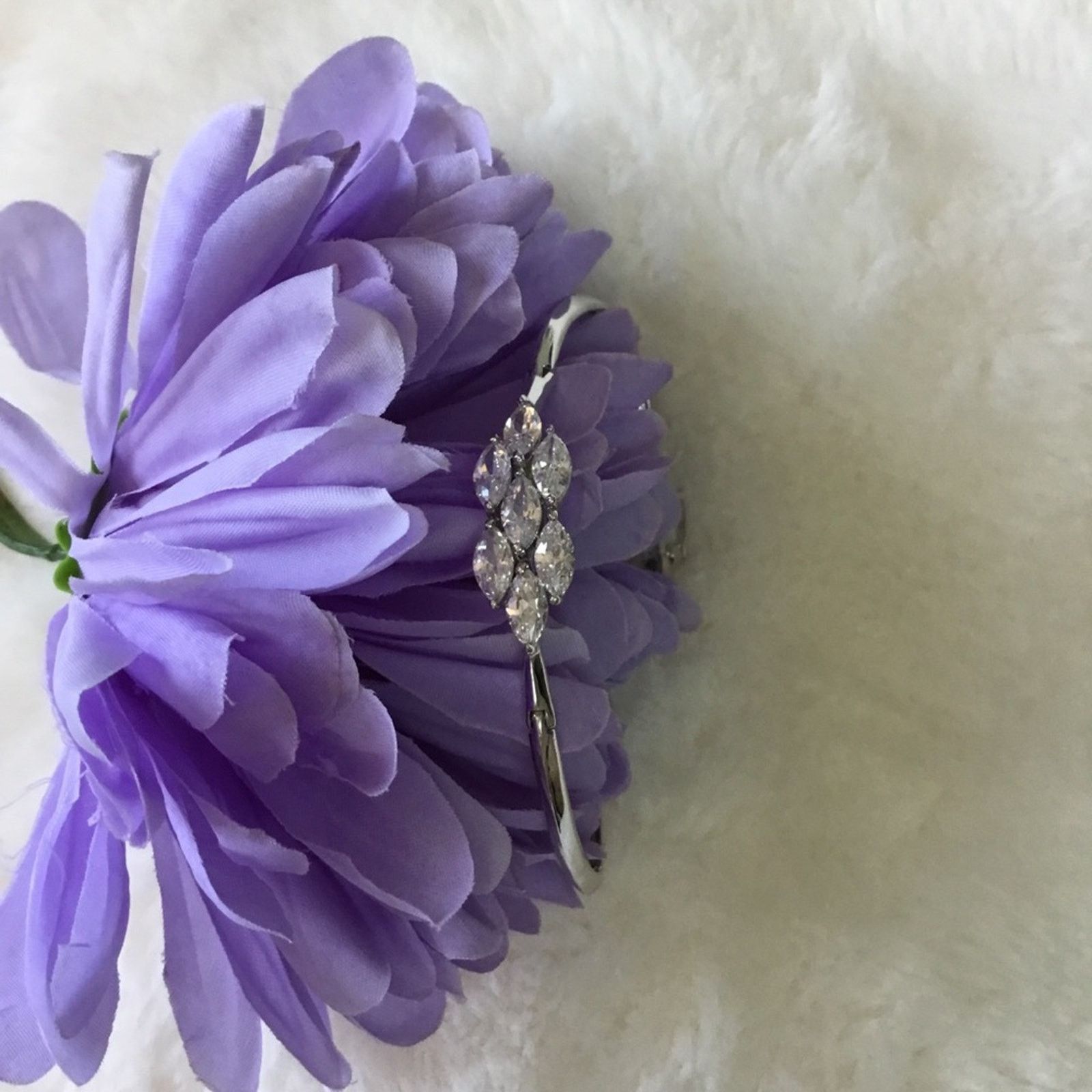 Other Elegant Silver Crystal Flower Bracelet Size ONE SIZE - 2 Thumbnail