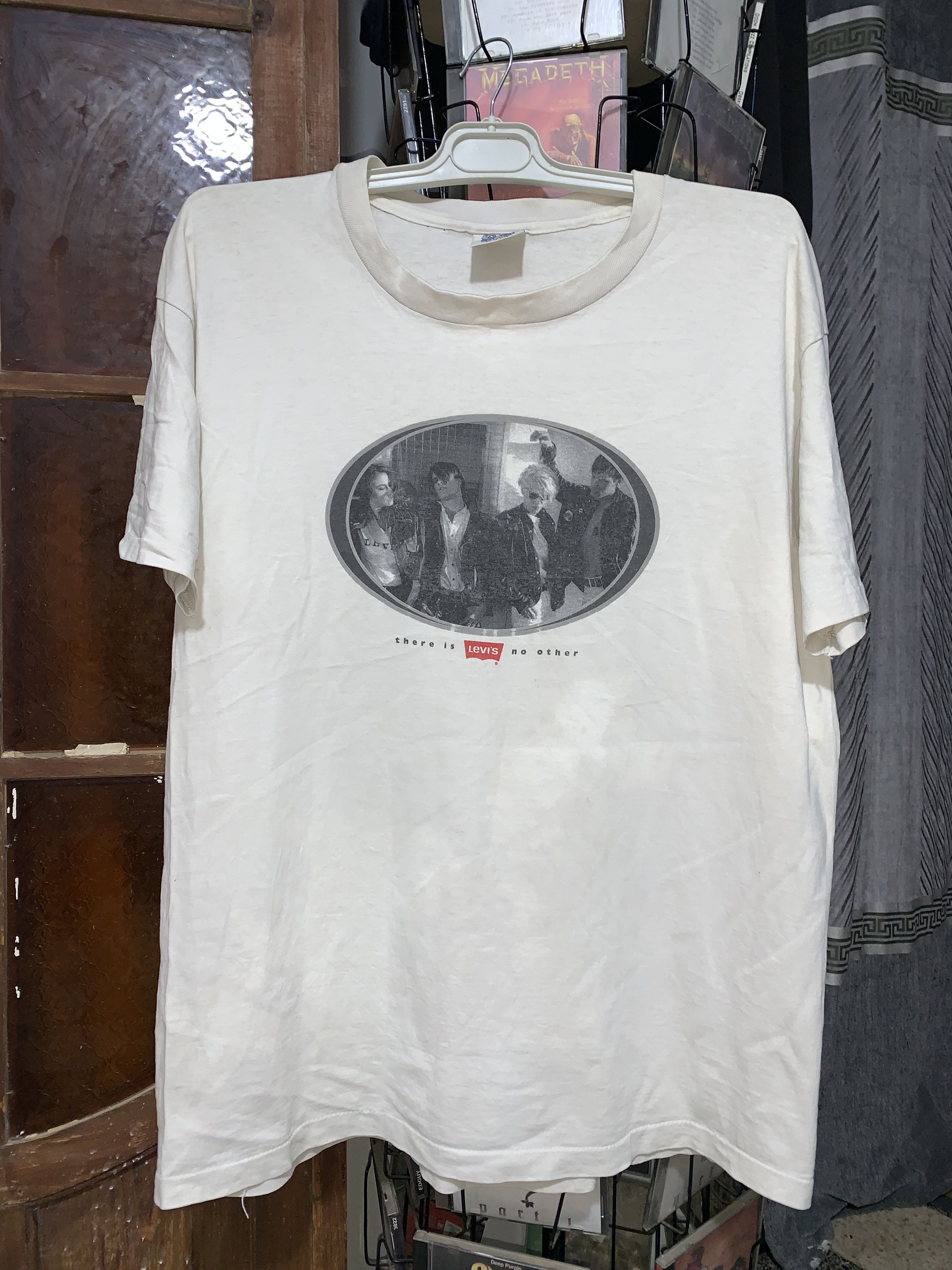 Levi's white 90's Levi's graphic T-shirt Single stitch Size US L / EU 52-54 / 3 - 1 Thumbnail