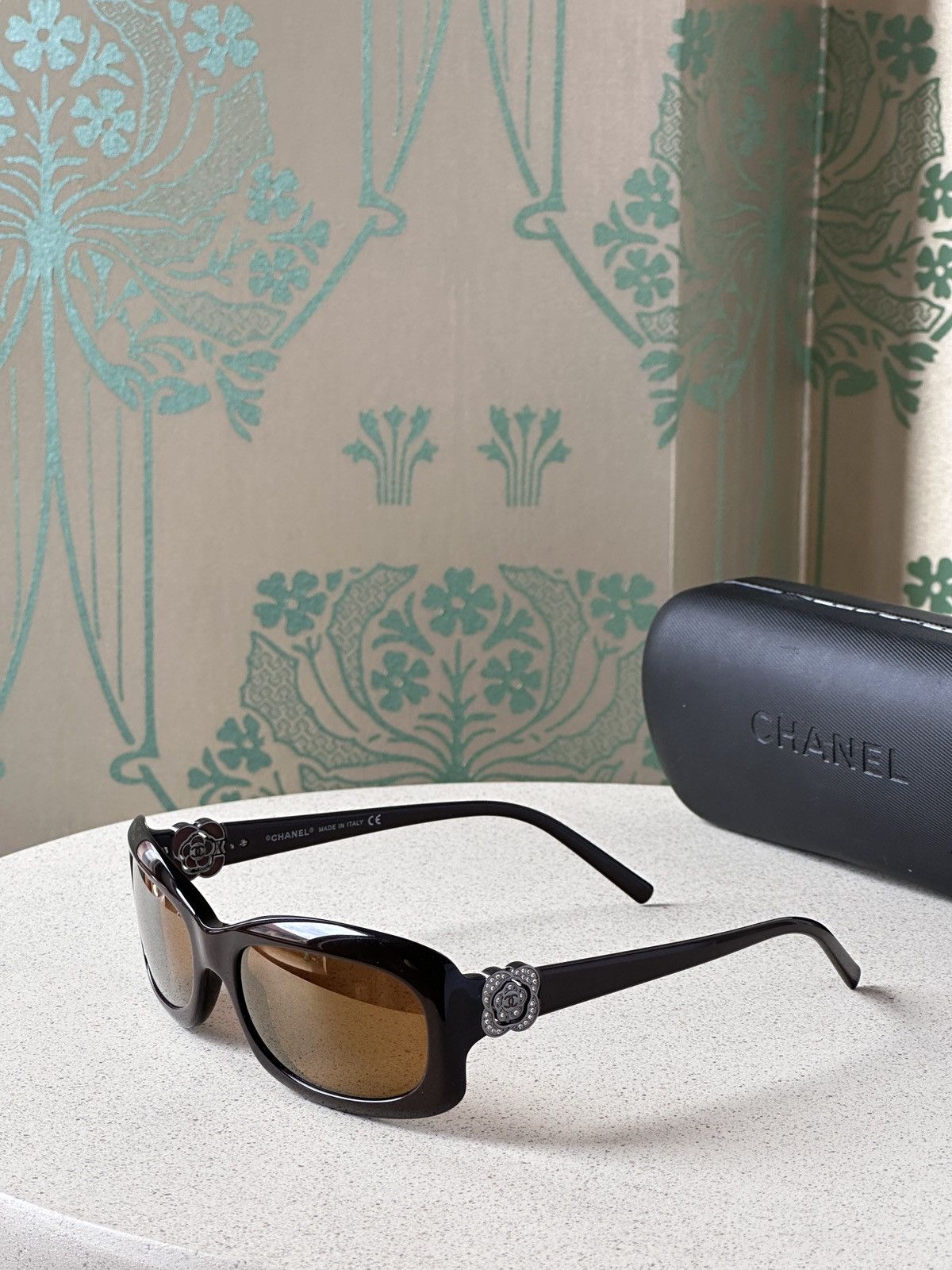 Chanel CHANEL CC Logo Camelia Brown Crystal Swarovski Sunglasses Size ONE SIZE - 1 Thumbnail