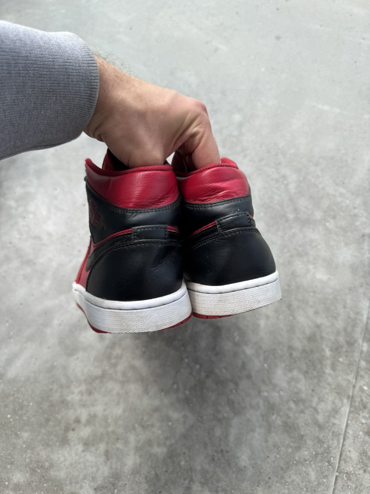 Nike Nike Air Jordan 1 Mid Reverse Bred 2021 Hype Streetwear Size US 8.5 / EU 41-42 - 6 Thumbnail