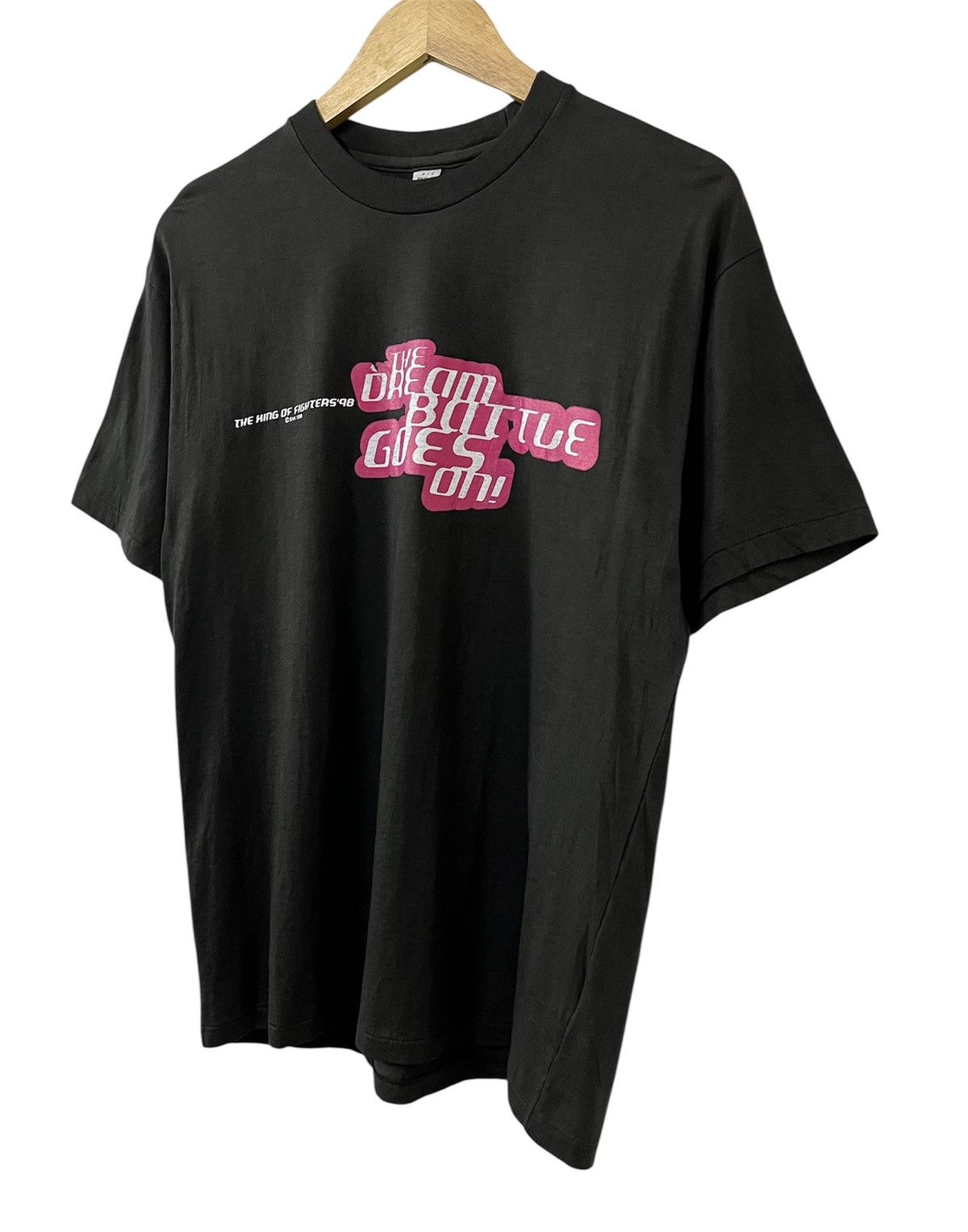 Anime VINTAGE 90s THE KINGS OF FIGHTER SERIES GAME JAPANESE TSHIRT Size US L / EU 52-54 / 3 - 6 Thumbnail