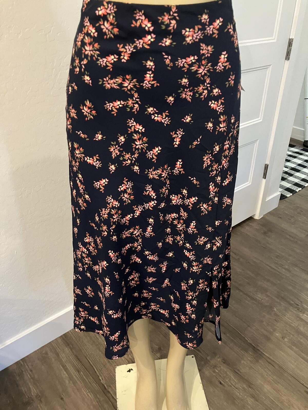 Other NWT Navy Blue Floral Midi Skirt Size 36" / US 14 / IT 50 - 8 Thumbnail
