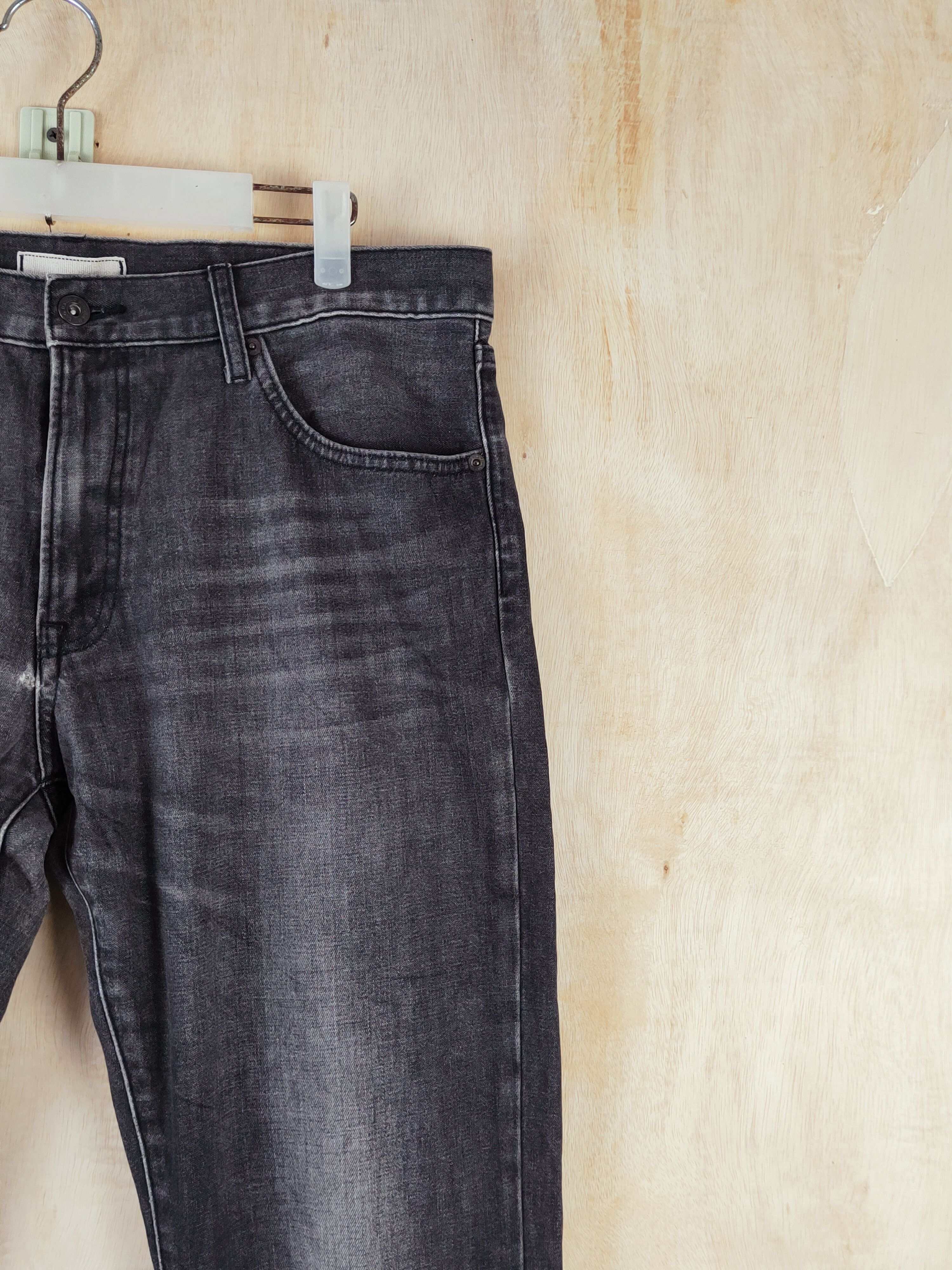 Japanese Brand Uniqlo Black Faded Faded Distressed Ripped Jeans #S2647 Size US 35 - 5 Thumbnail
