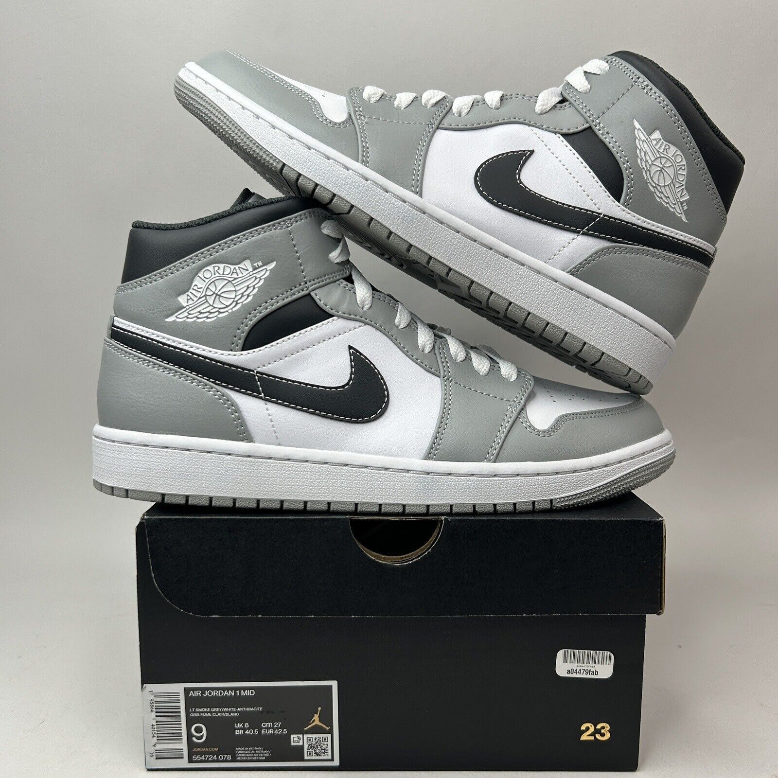 Nike Nike Air Jordan 1 Mid “Light Smoke Grey/Anthracite” 2023 Size US 9 / EU 42 - 1 Thumbnail