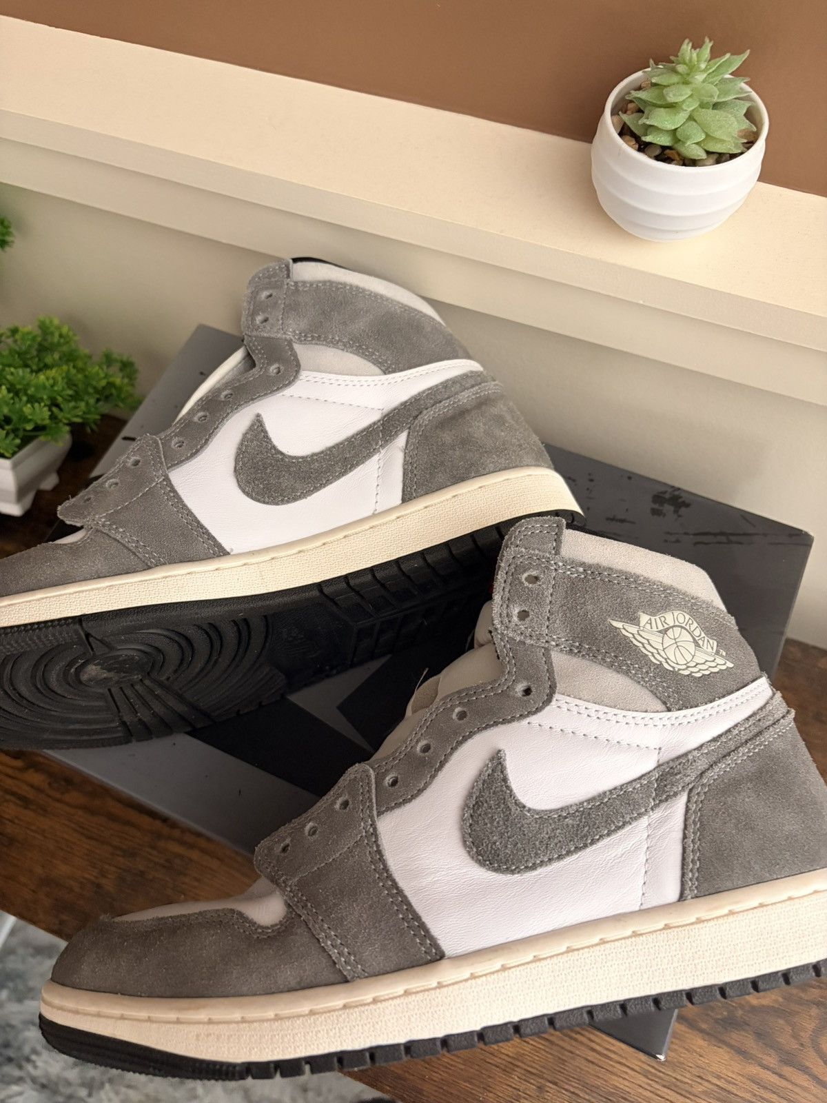 Jordan Brand Air Jordan 1 Retro High OG Black/White/ Light Smoke Grey Size US 9 / EU 42 - 5 Thumbnail