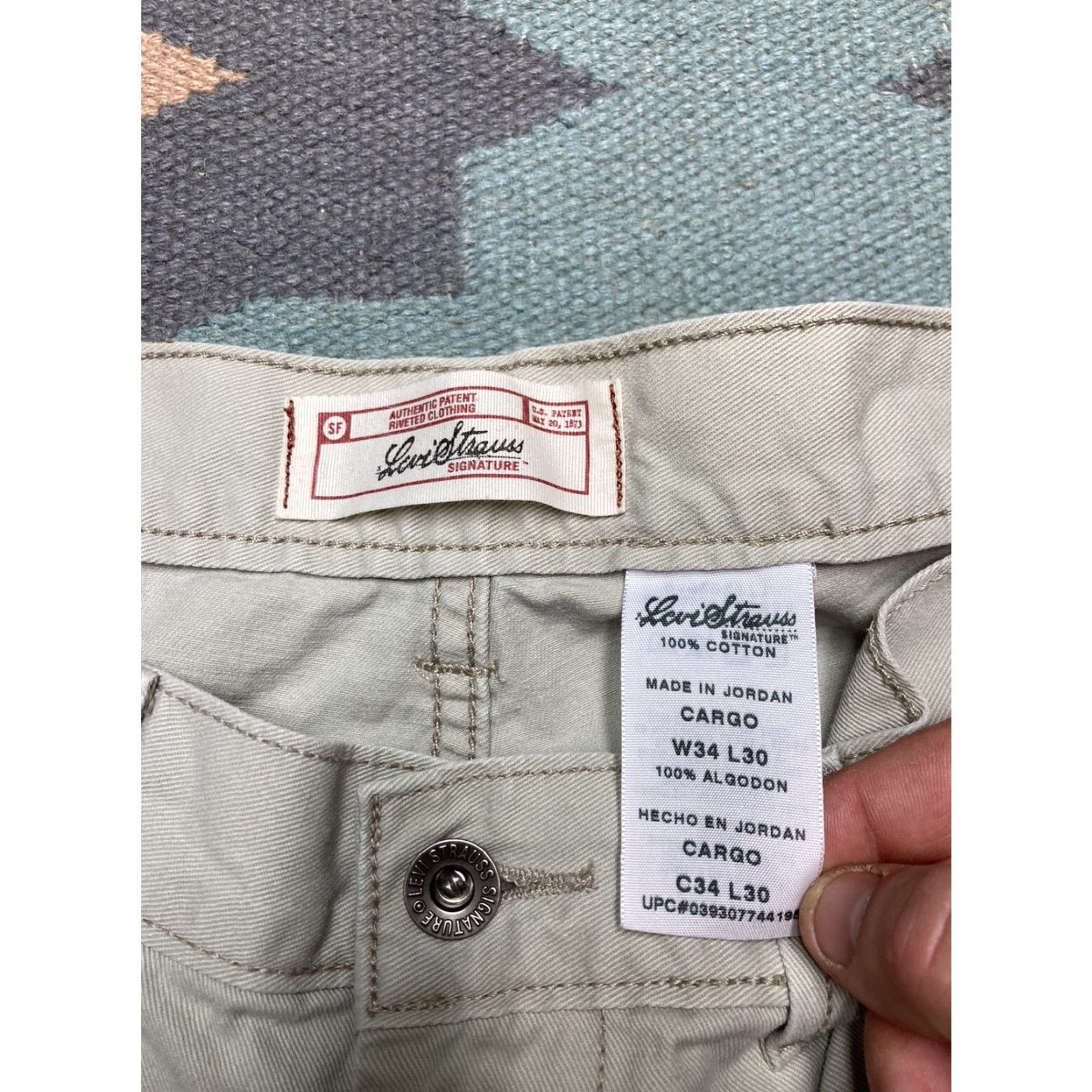 Levi's VINTAGE Levi’s Cargo Pants Chino Twill Khaki Y2K Baggy 35x30 Utility Skater Army Men Size 35 Beige Chino Pants Army Style Baggy 35x30 Size US 35 - 8 Thumbnail