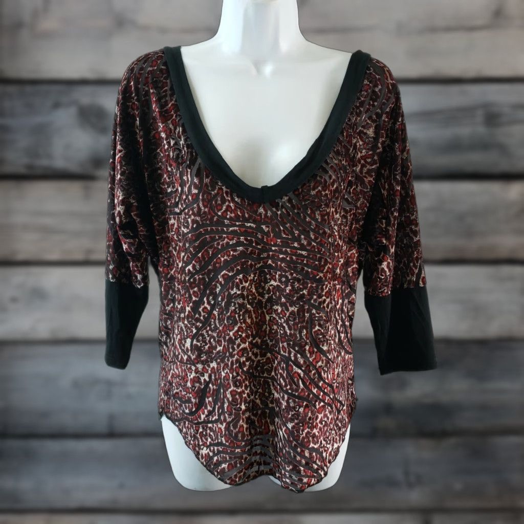 BKE BKE Boutique Womens Top Blouse M Black Red Animal Print Velvet 3/4 Sleeve V-Neck Size M / US 6-8 / IT 42-44 - 1 Thumbnail