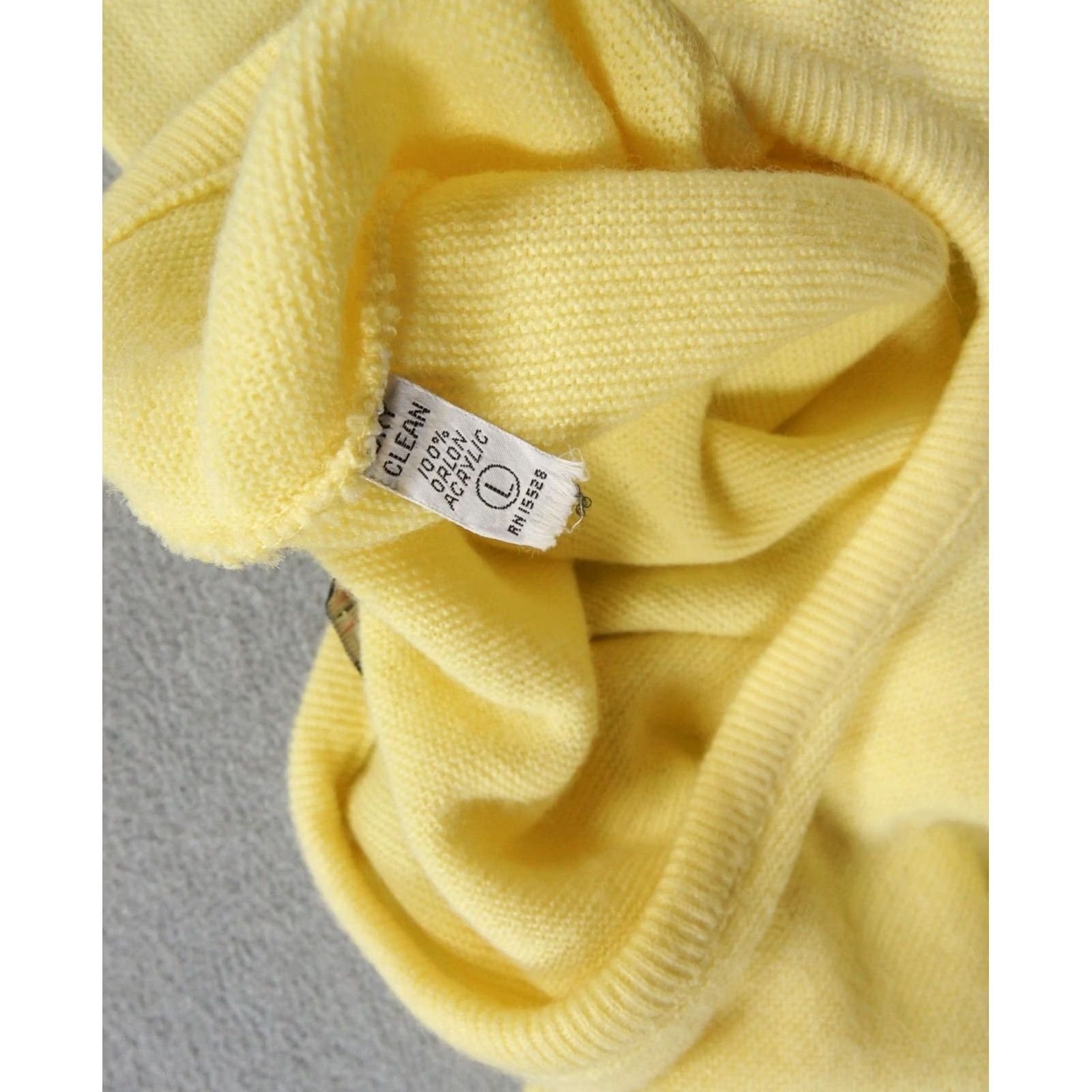 Izod VINTAGE Izod Sweater Mens Large Yellow Knit Vneck Preppy Lacoste Gator Grandpa Pullover Shirt Boys Womens Mens Size US L / EU 52-54 / 3 - 7 Thumbnail