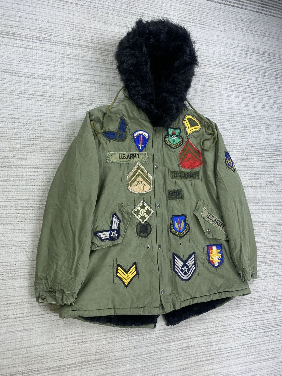 Vintage Vintage US Army Military Patch Faux Fur Hoodie Jacket Size US L / EU 52-54 / 3 - 4 Thumbnail