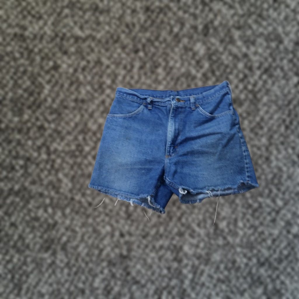 Wrangler VINTAGE Wrangler Bermuda Shorts Men's 33 Blue Denim Distressed 5-Pocket Relaxed Mid Rise Jean Shorts Size US 33 - 1 Thumbnail