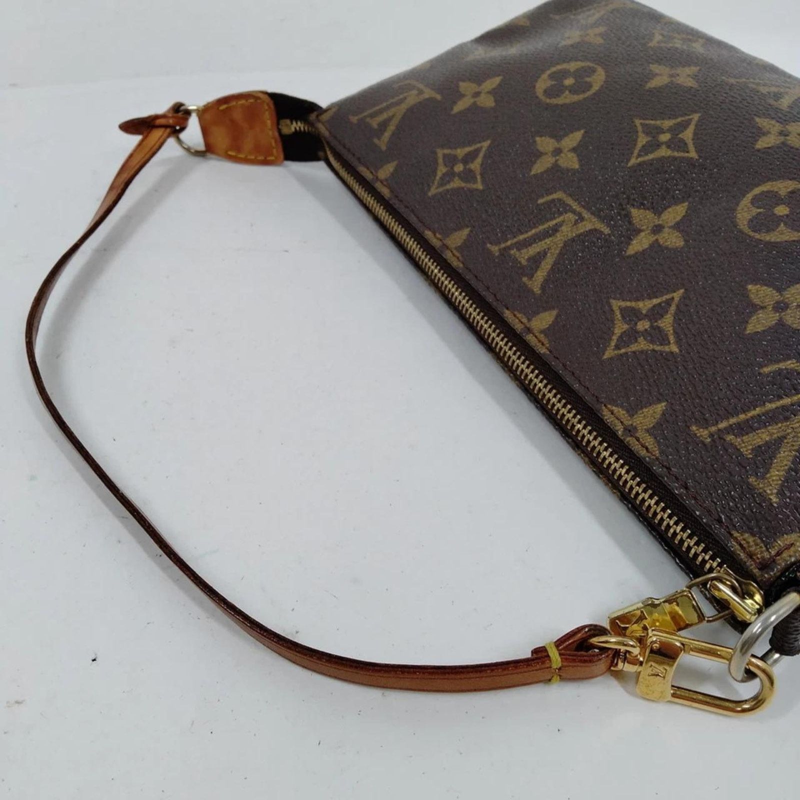Louis Vuitton Authentic louis vuitton lv m51980 Size ONE SIZE - 3 Thumbnail