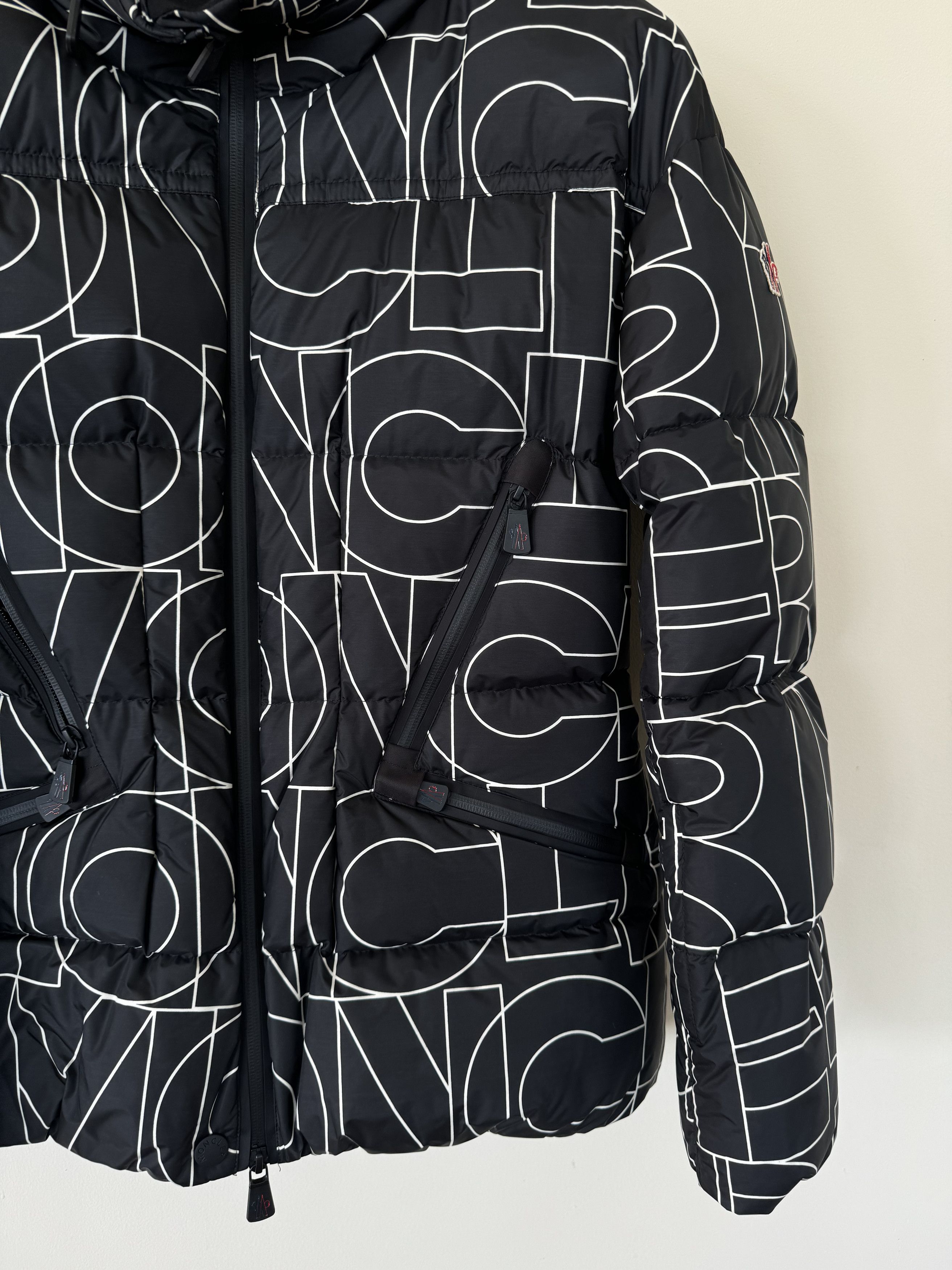 Moncler Moncler AOP Puffer Jacket Size US L / EU 52-54 / 3 - 2 Thumbnail