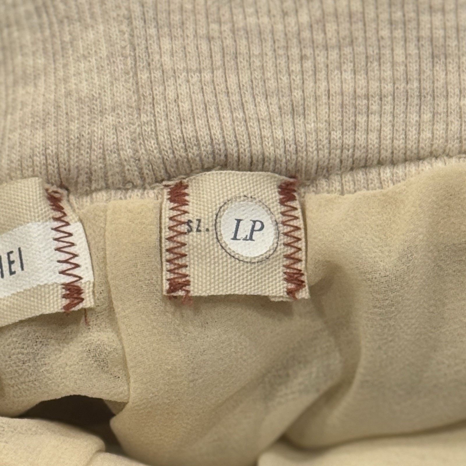 Anthropologie Anthropologie Women’s Gold Fish Scale Joggers in Size LP Size 32" / US 10 / IT 46 - 5 Thumbnail