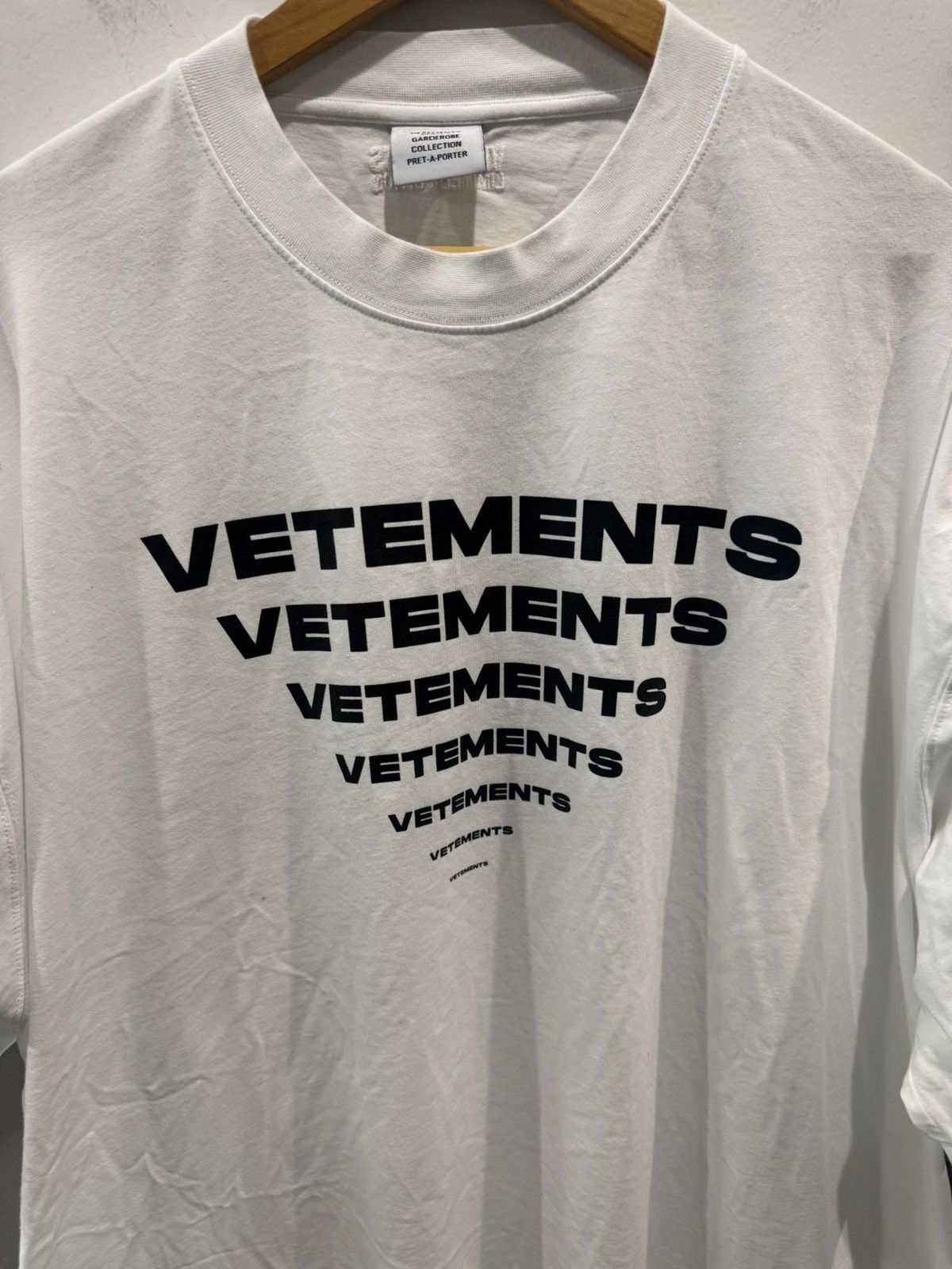 Vetements Vetements Pyramid Tee White Size US L / EU 52-54 / 3 - 2 Thumbnail