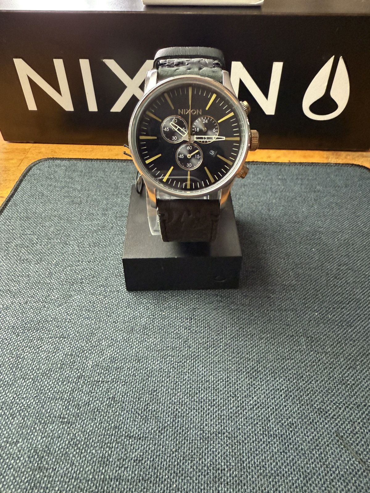 Nixon Nixon Sentry Chrono Leather Black / Brass Size ONE SIZE - 2 Thumbnail