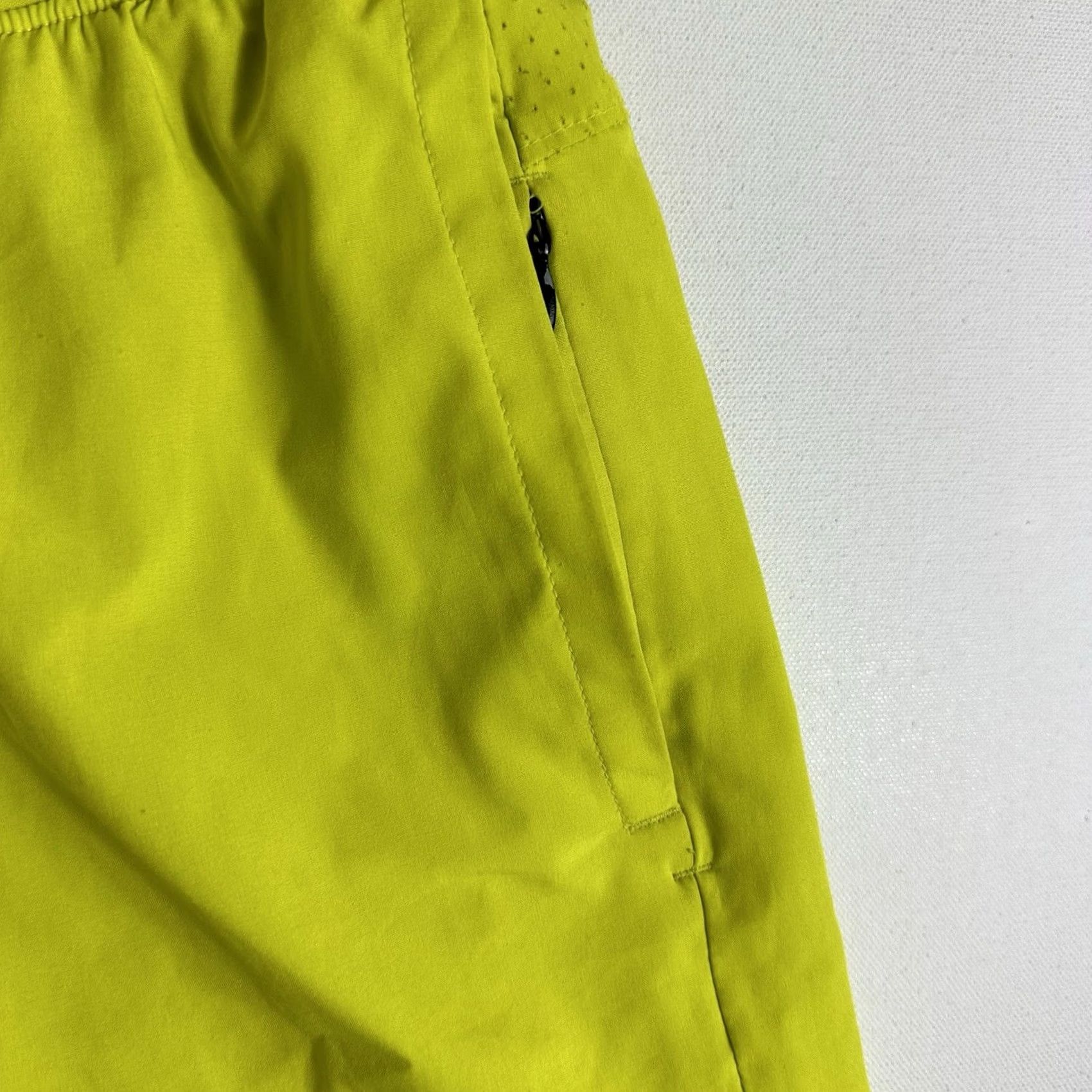 Old Navy Old Navy Go-Dry Shorts Men's Large Yellow Pockets Active Go Gym Train 6 inches Size US 33 - 4 Thumbnail