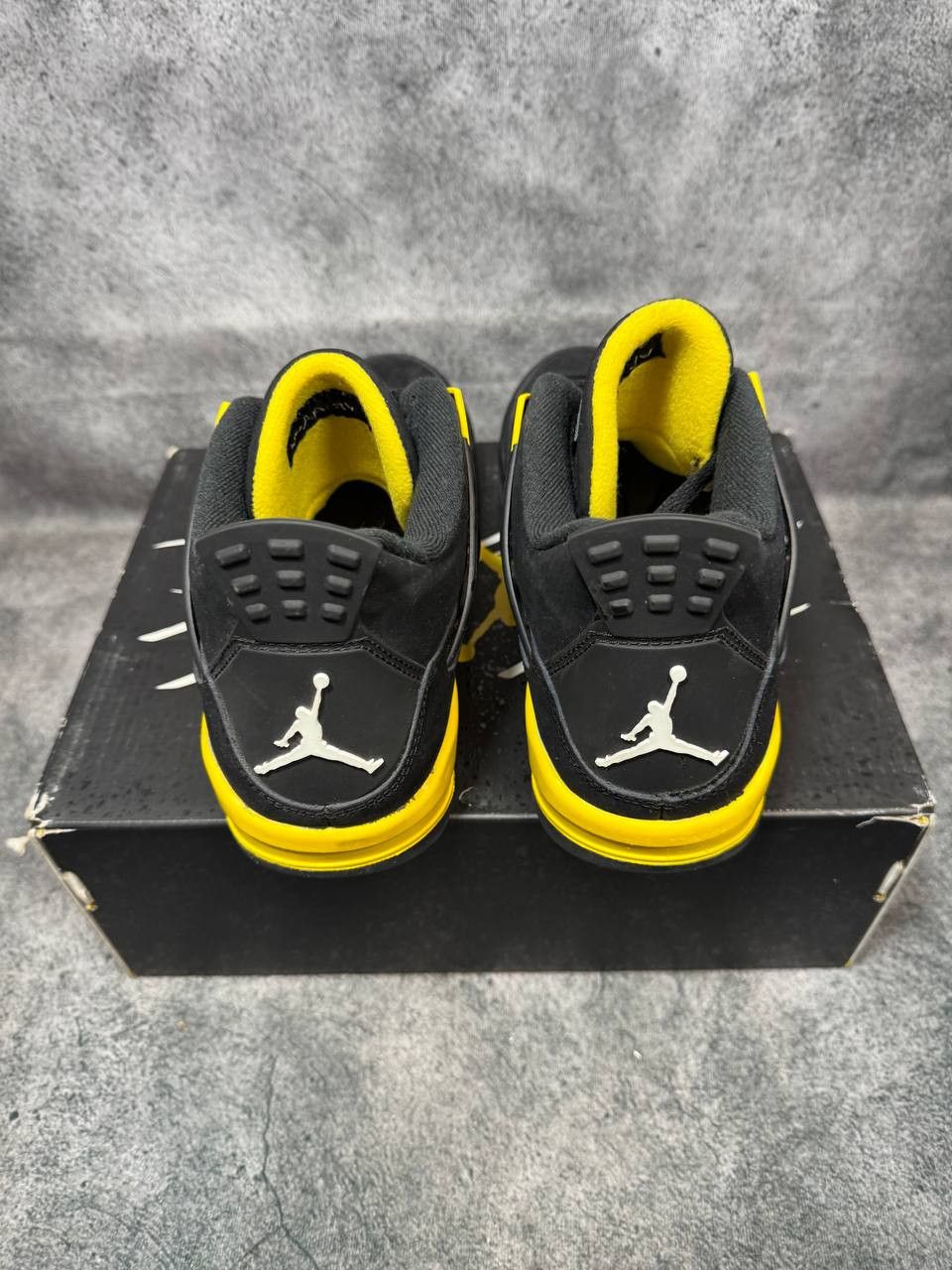 Jordan Brand Size 7Y | Jordan 4 Thunder No Box | Pre-Owned Size US 7 / EU 40 - 5 Thumbnail