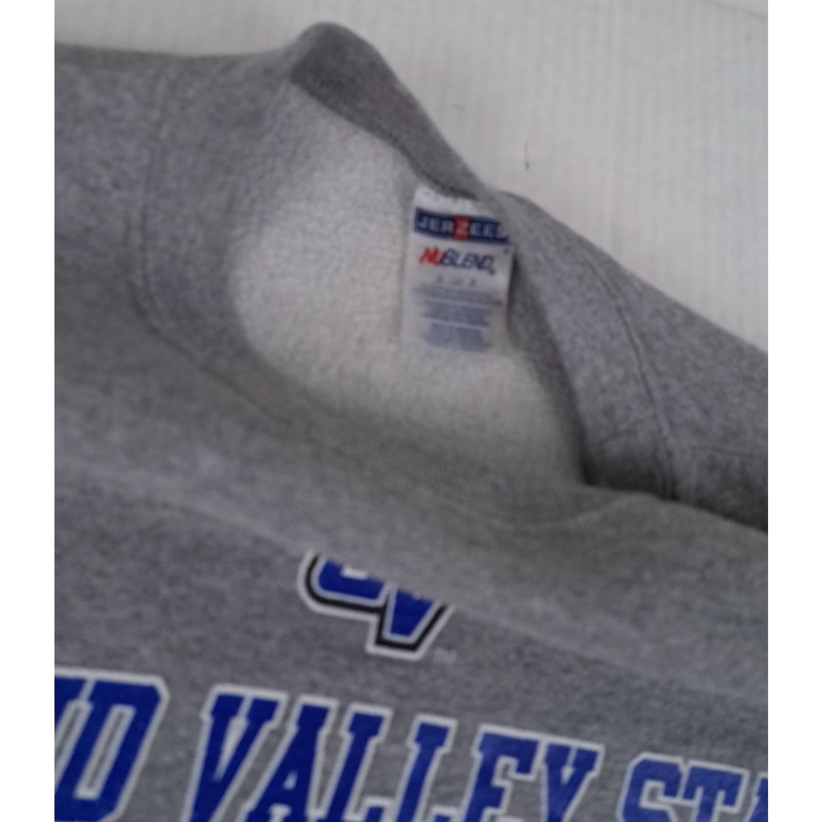 Jerzees VINTAGE Grand Valley State Lakers Sweatshirt Woman Small Gray JERZEES Crew Neck Pullover Long Sleeve University Size S / US 4 / IT 40 - 2 Thumbnail