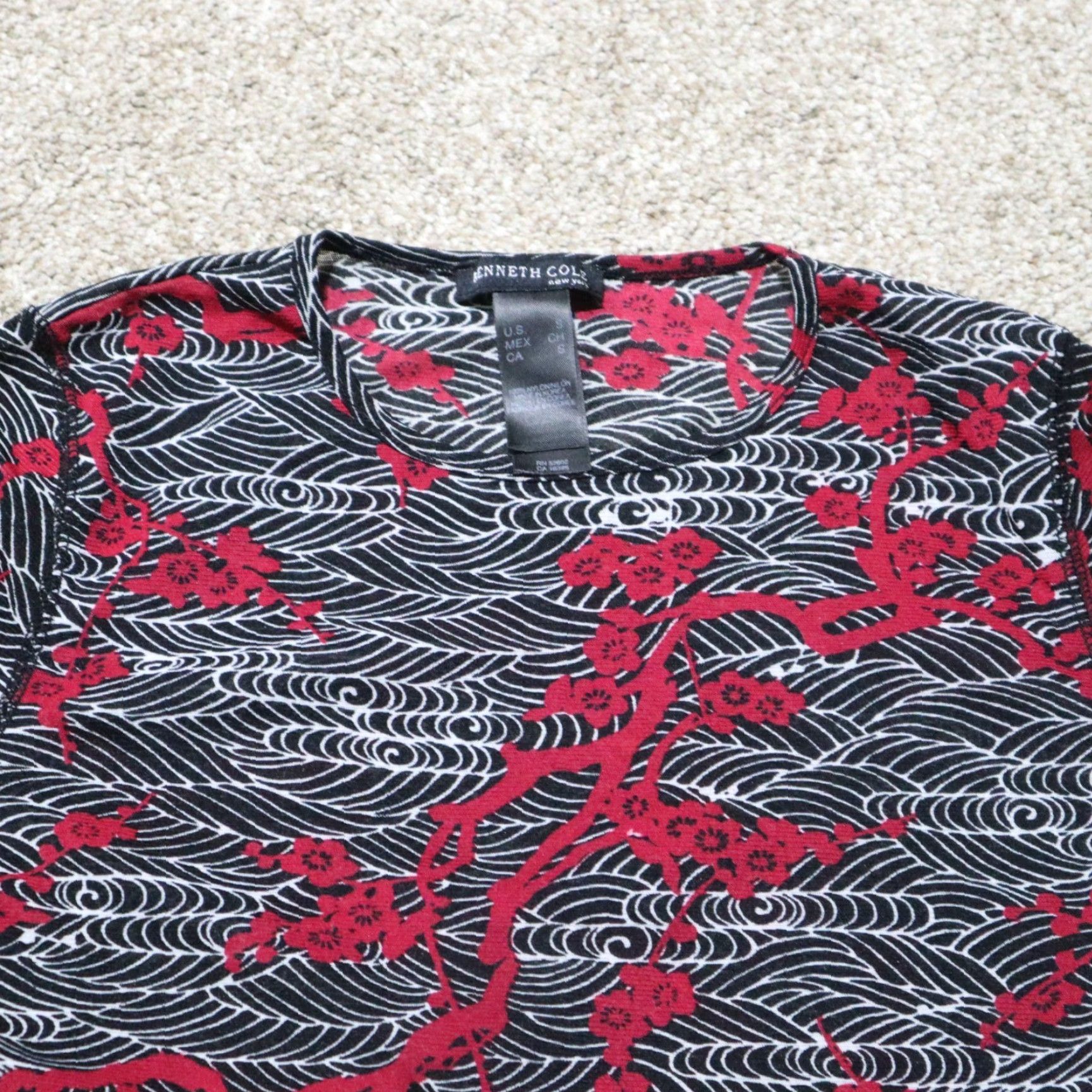 Kenneth Cole KENNETH COLE New York Red Flowers Black White Long Sleeve Shirt S Womens Knit Top Pullover Round Neck Multicolor Floral Casual Size S / US 4 / IT 40 - 2 Thumbnail