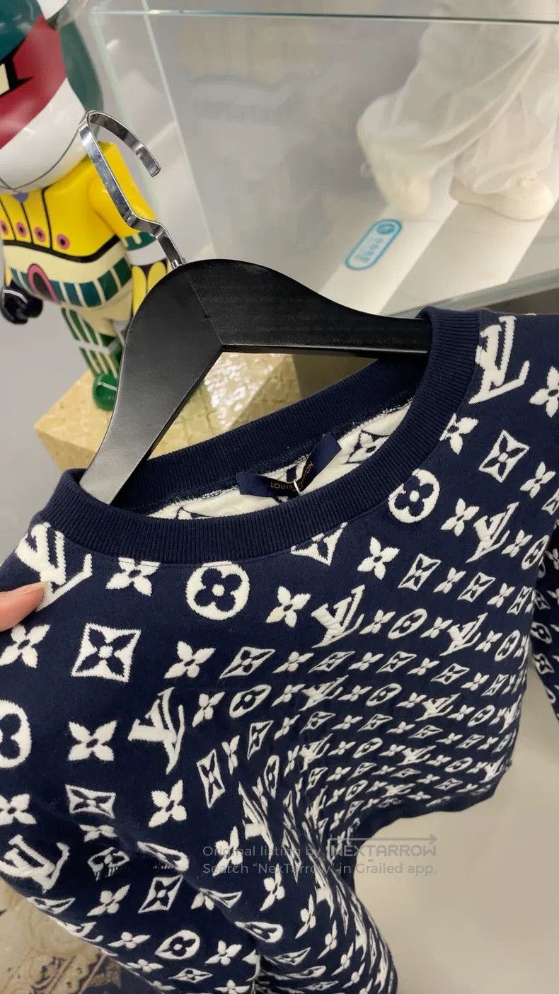 Louis Vuitton Louis Vuitton Navy Blue Full Print Embossed Sweatshirt Size US XS / EU 42 / 0 - 3 Thumbnail