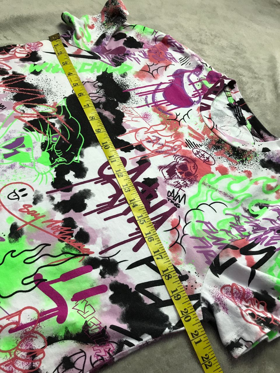Bershka Bershka Graffiti T-Shirt Size US S / EU 44-46 / 1 - 5 Thumbnail