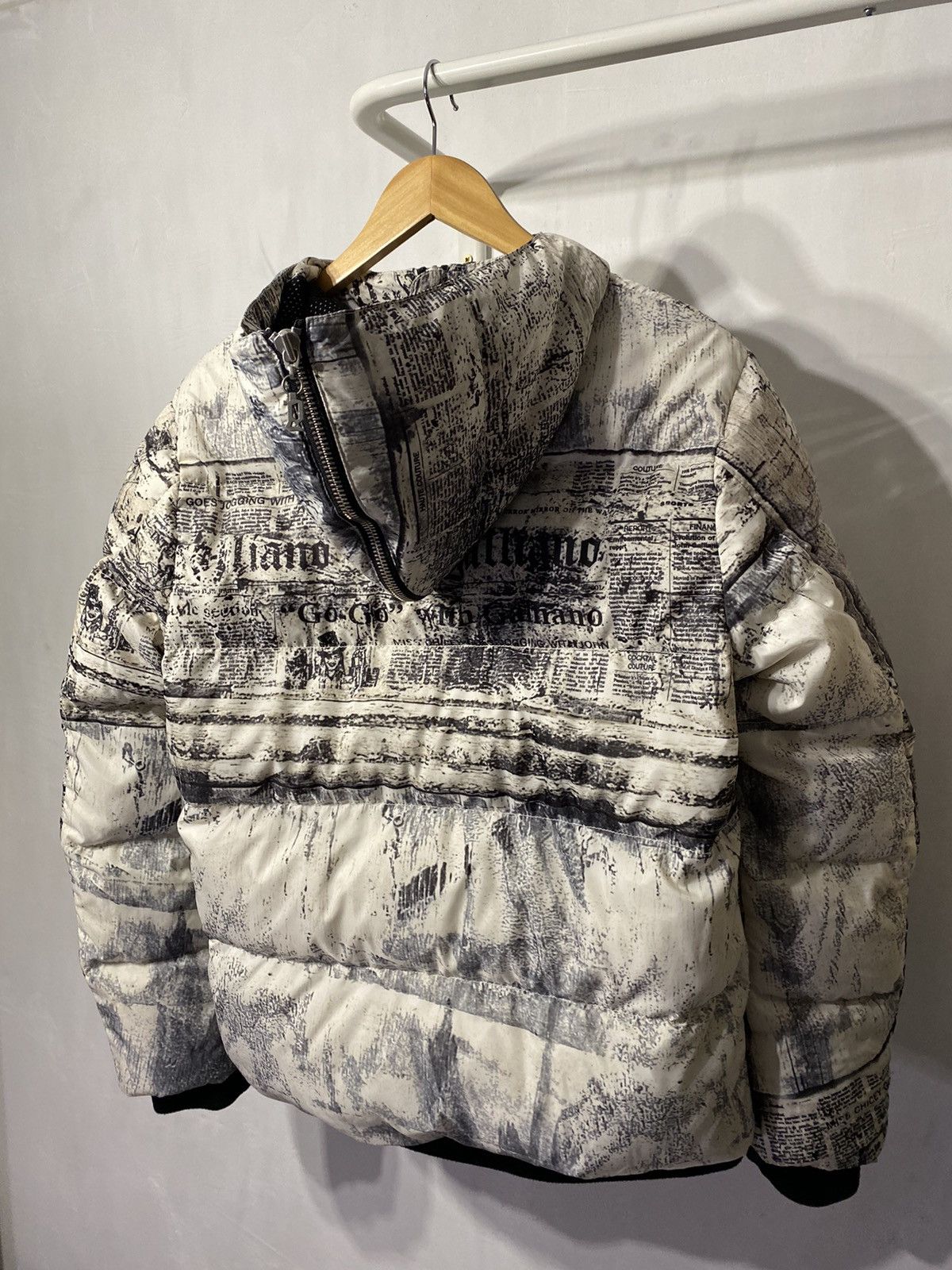 Archival Clothing John Galliano vintage puffer down jacket gazette newspaper Size US M / EU 48-50 / 2 - 4 Thumbnail