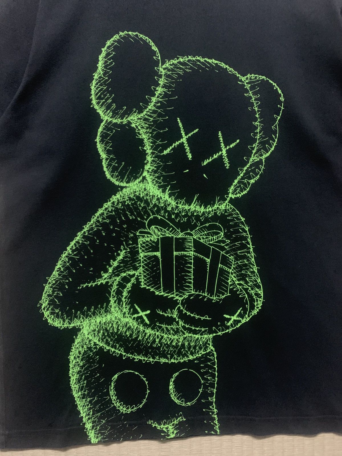 Kaws Original Fake Neon Kaws Present Big Print Faded T-Shirt Size US L / EU 52-54 / 3 - 2 Thumbnail