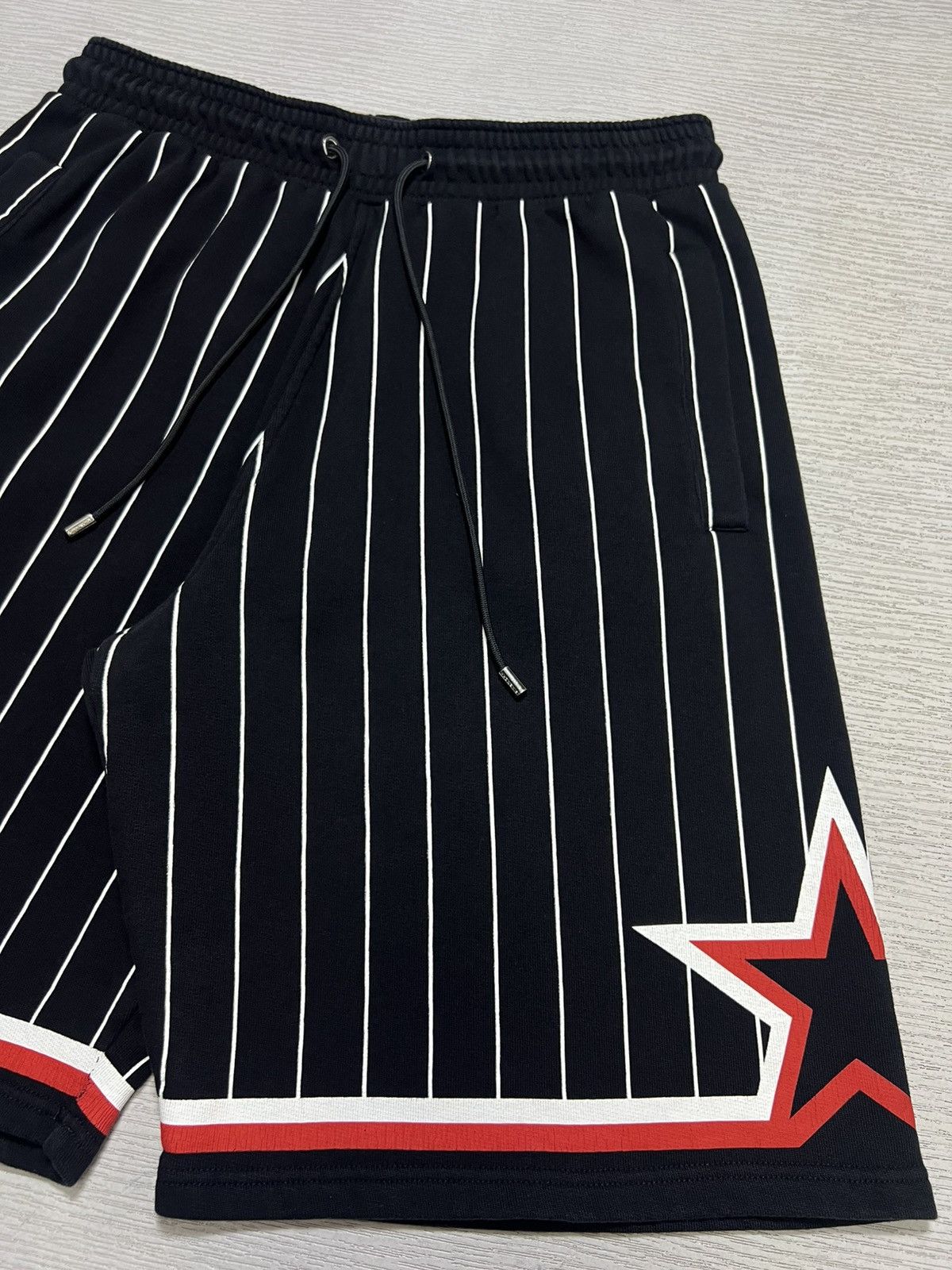Givenchy Givenchy - Stars Stripe Sweatshorts Size US 30 / EU 46 - 7 Thumbnail