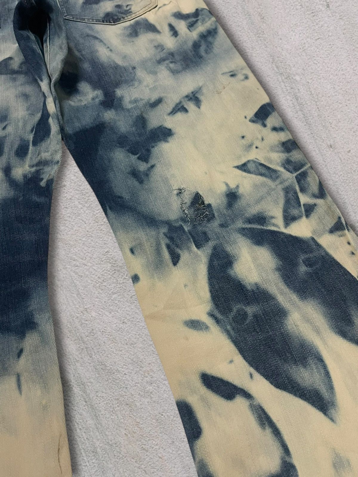 Undercover × Uniqlo Uniqlo Crazy Bleached Acid Wash Tapered Stretch Denim Jeans Size US 33 - 8 Thumbnail