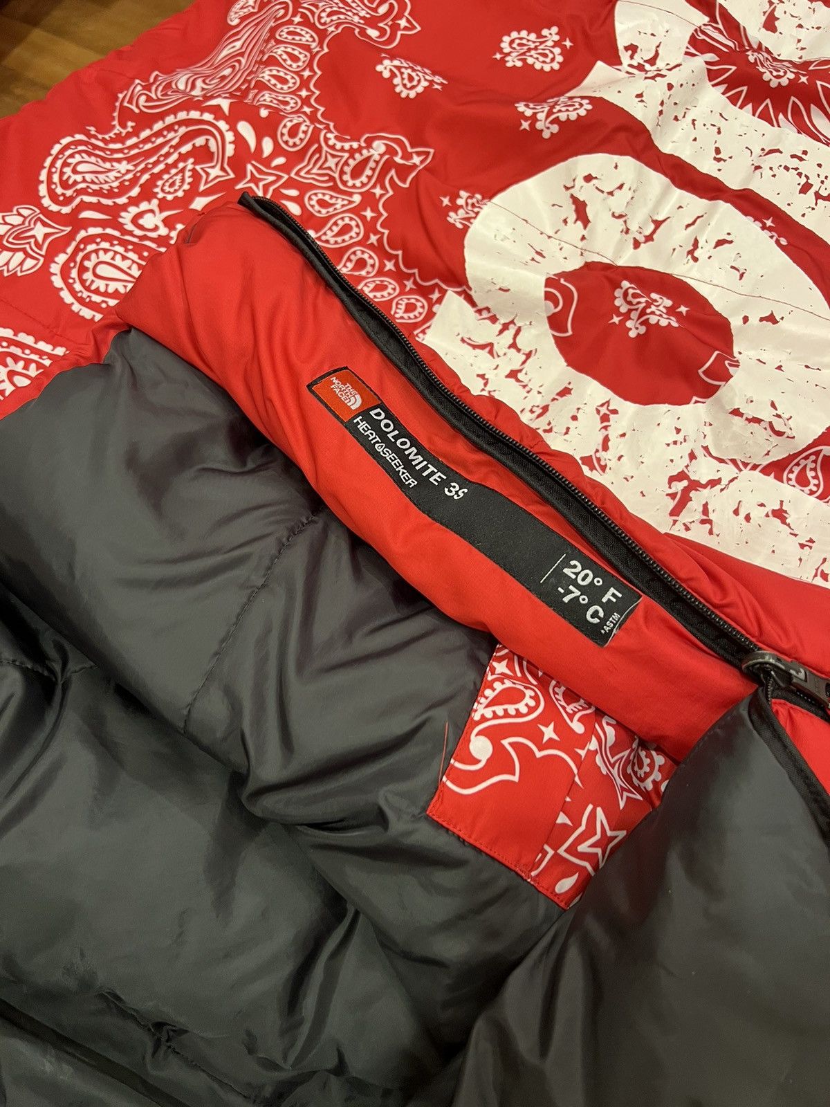 Supreme × The North Face Supreme The North Face Red Bandana Sleeping Bag Paisley Size ONE SIZE - 13 Thumbnail