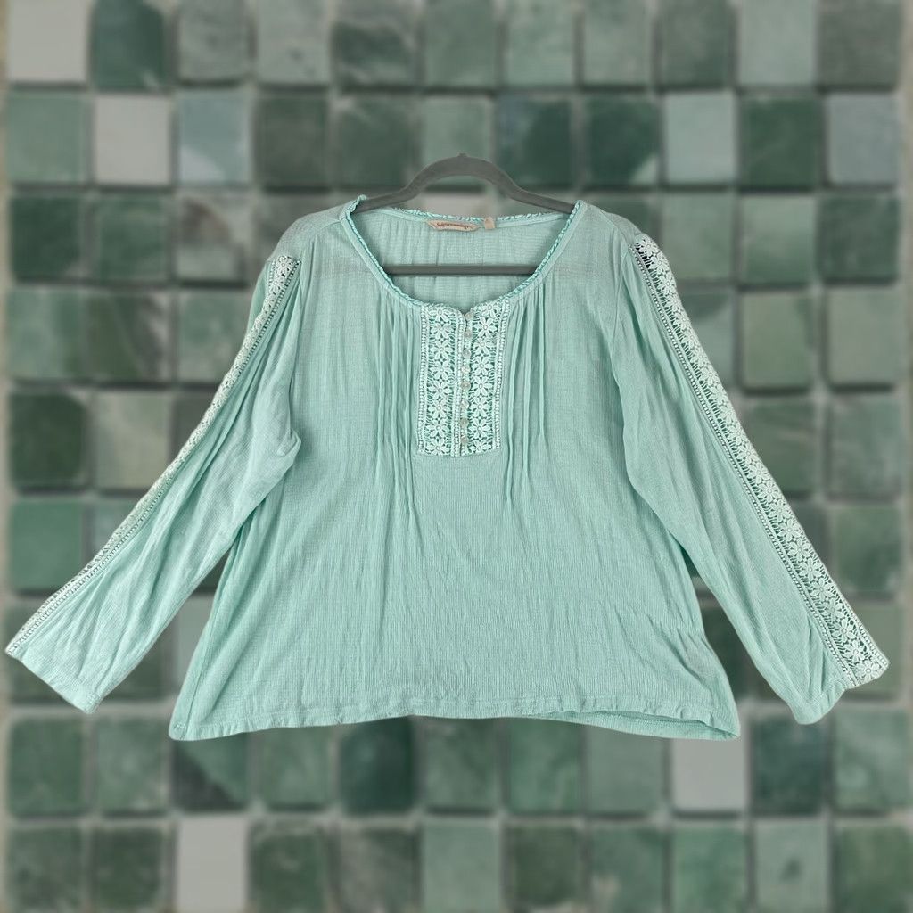 Soft Surroundings Soft Surroundings Ceclia Embroidered Shirt Womens PM Green Long Sleeve Shirt Size M / US 6-8 / IT 42-44 - 1 Thumbnail