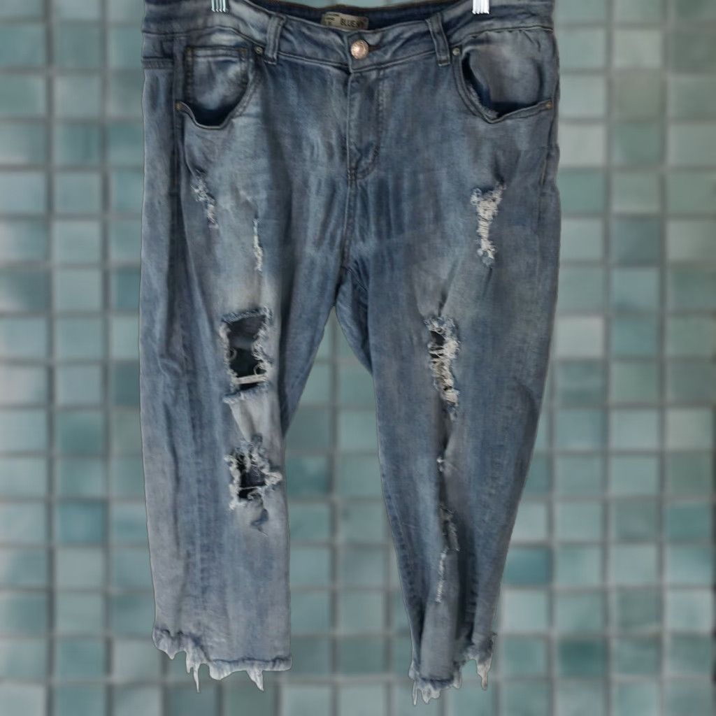 Denime VINTAGE Blue Savy Jeans Capri Women Size 18 38x22 Distressed 5-Pocket Denim Capris Dark Blue Women Size 40" / US 18 - 1 Thumbnail
