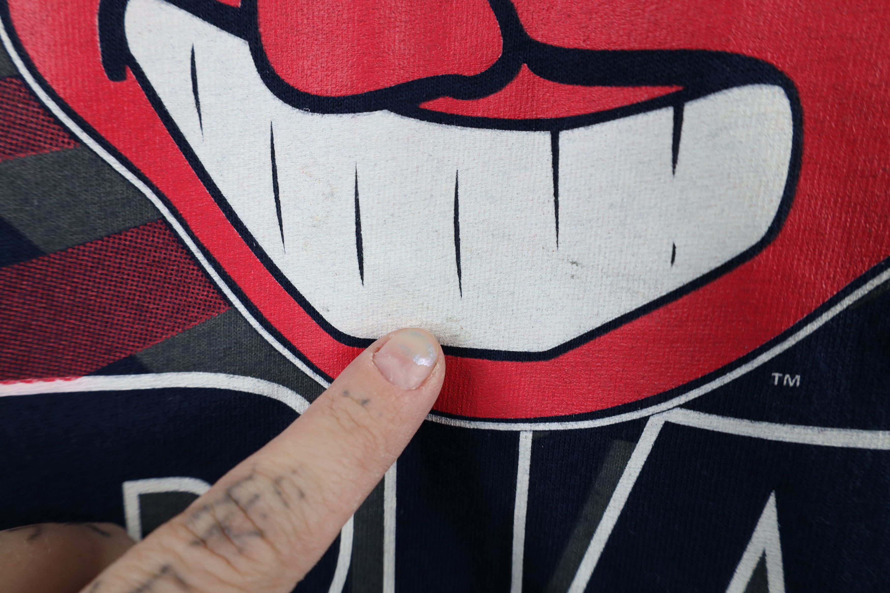 Vintage Vintage 90s Cleveland Indians Baseball Big Logo T-Shirt Size US L / EU 52-54 / 3 - 6 Thumbnail