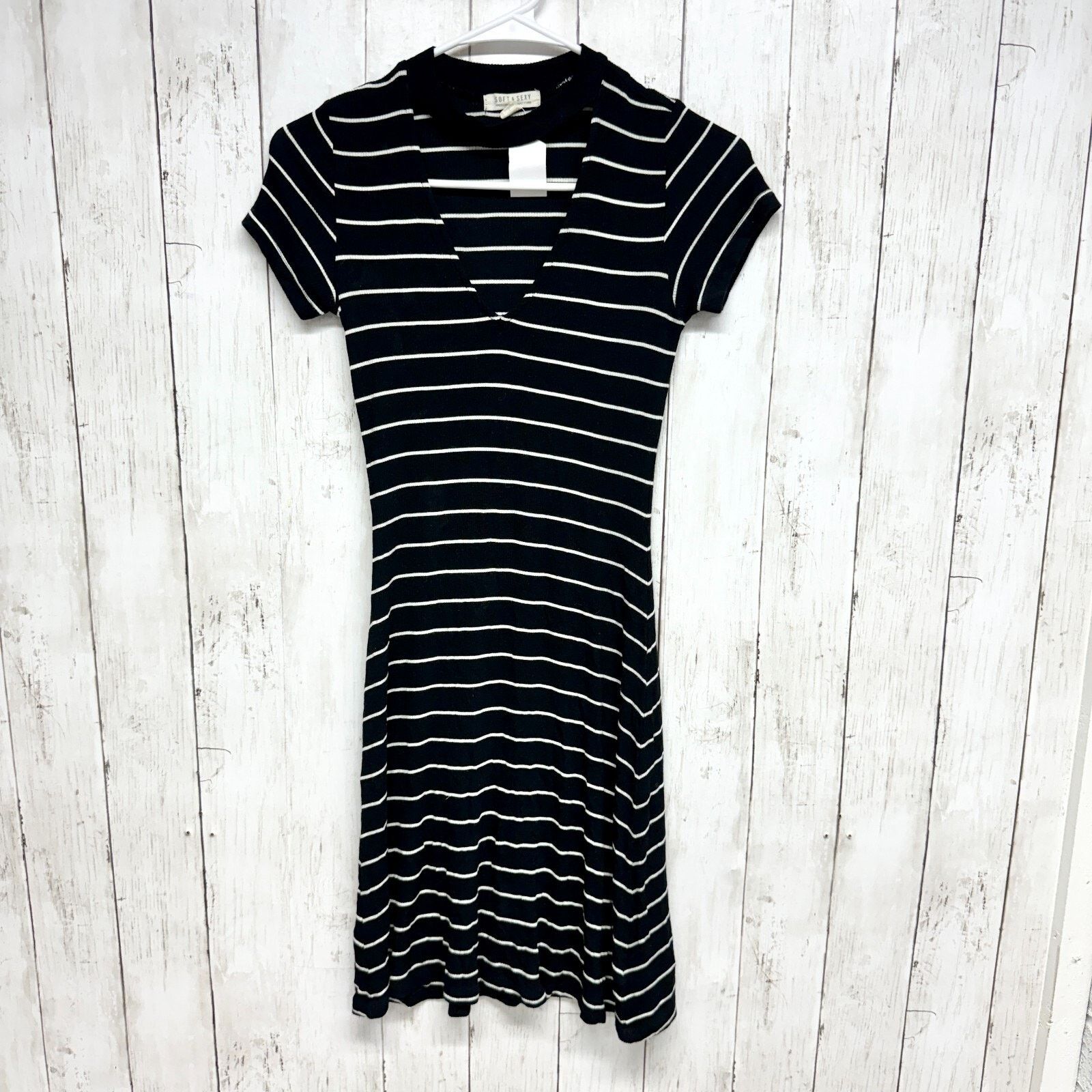 American Eagle Outfitters American Eagle Outfitters Soft & Sexy Dress XS Short Sleeve Size XS / US 0-2 / IT 36-38 - 1 Thumbnail