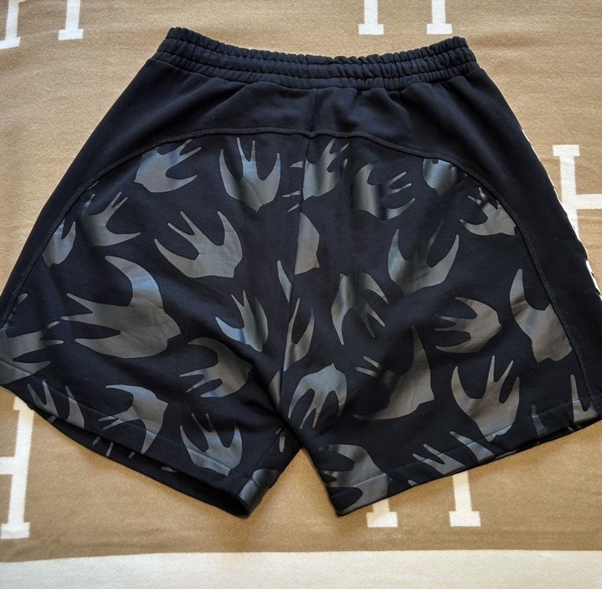 McQ Alexander McQueen NWT McQ Alexander McQueen Shorts Sparrow Print - M Oversized Size US 32 / EU 48 - 6 Thumbnail