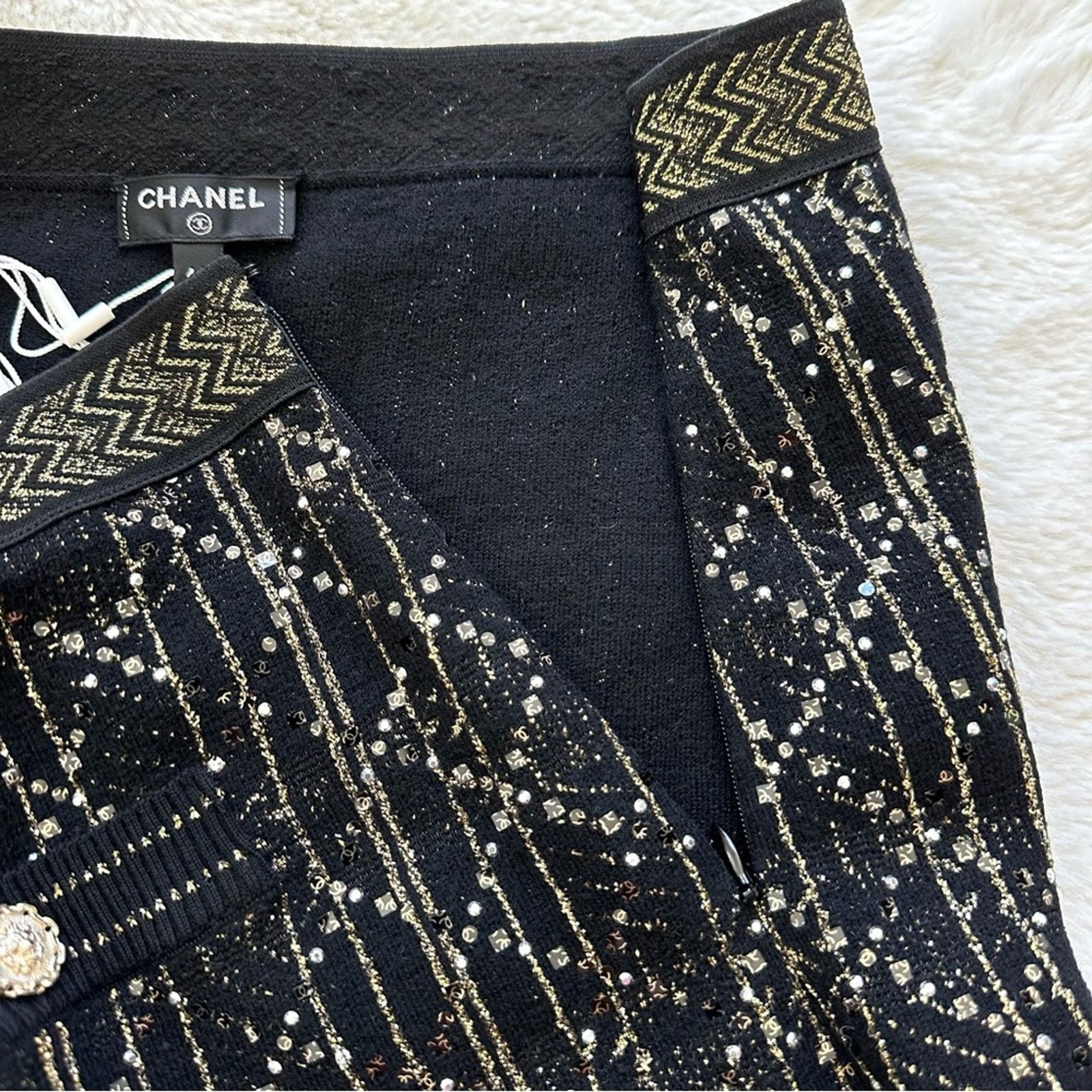 Chanel NWT!!! CHANEL tweed skirt size 44FR or 12US Authentic 3250$ Size 34" / US 12 / IT 48 - 8 Thumbnail