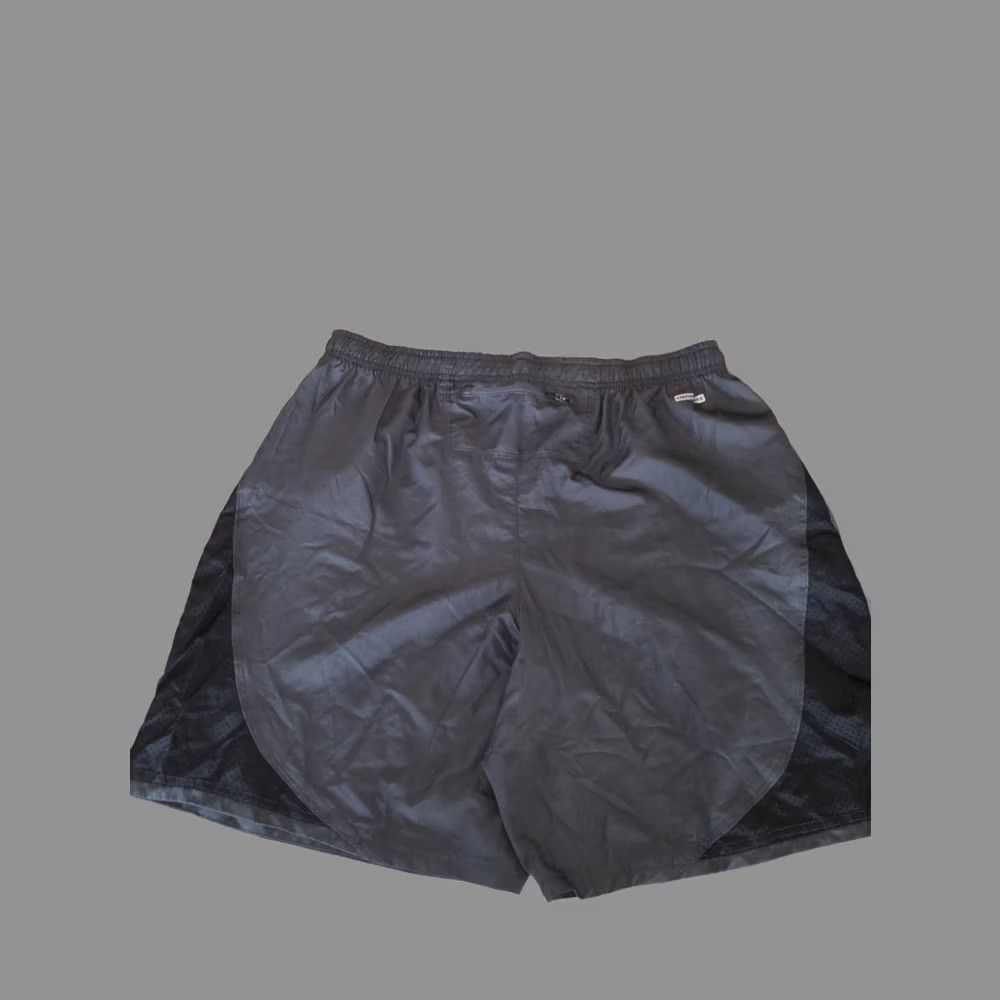 Tek Gear Tek Gear Shorts Black Stripe Grey Large Rn 82382 100% Polyester Men Athletic Activewear L Black Striped Polyester Tek Gear Mens Shorts Size US 33 - 1 Thumbnail