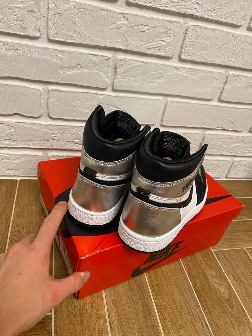 Jordan Brand Nike Jordan 1 Retro High Silver Toe (W) CD0461-001 Size US 6.5 / IT 36.5 - 5 Thumbnail