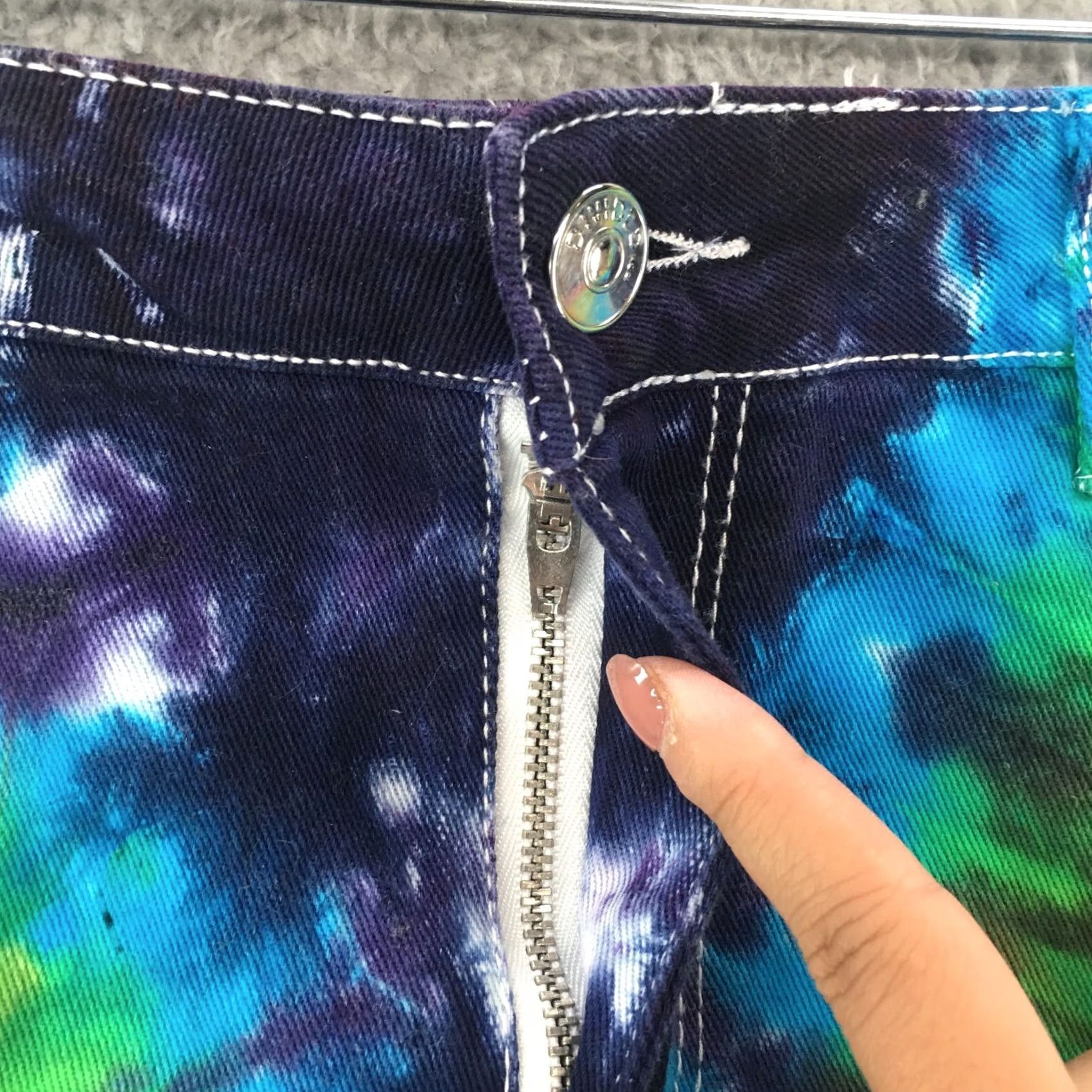 H&M Divided by H&M Cut Off Shorts Womens 12 Multicolor Tie Dye High Rise 5 Pockets Size 24" / US 00 / IT 34 - 3 Thumbnail
