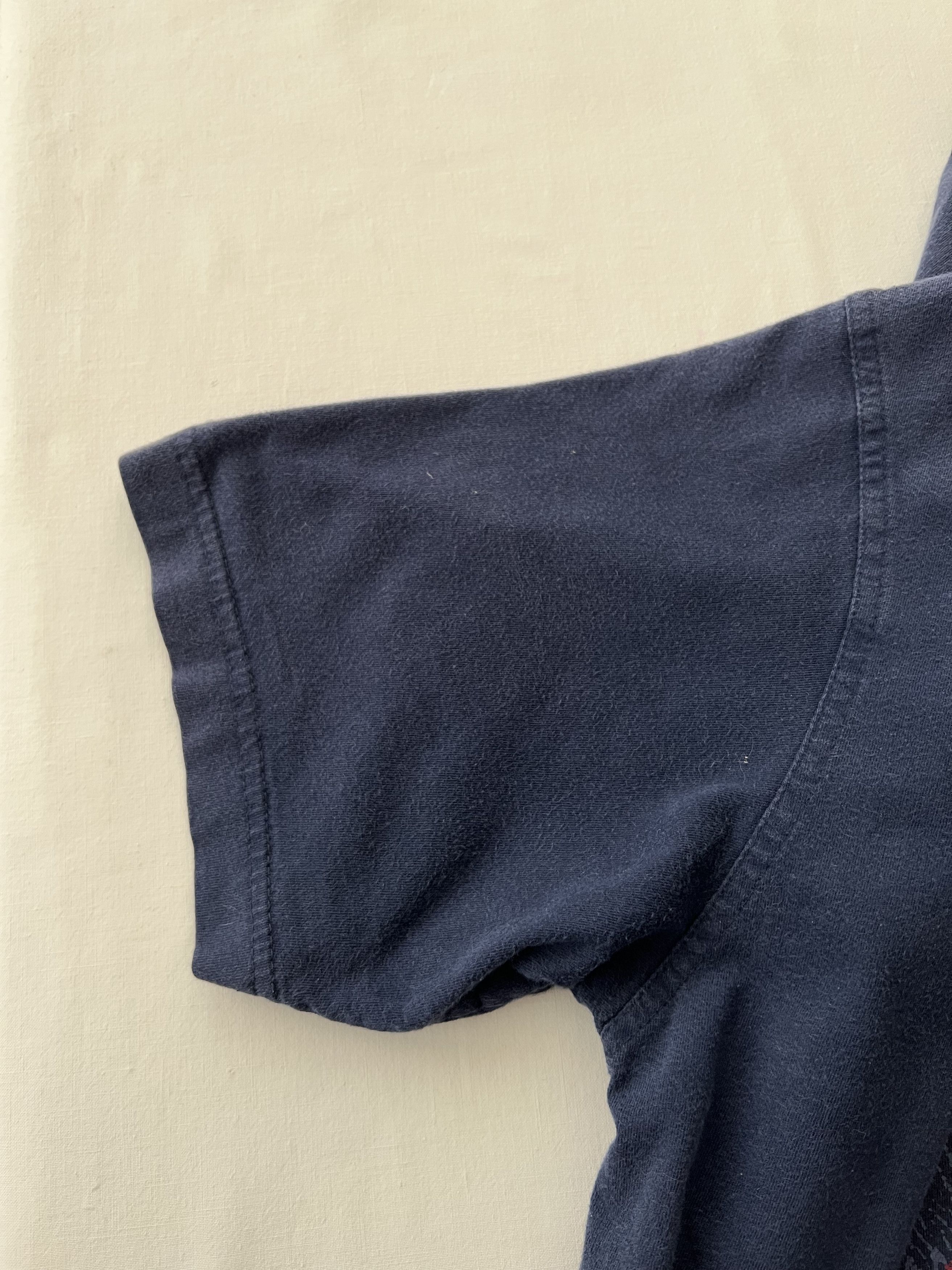Jack Wolfskin Vintage 2000s Jack Wolfskins Wolf Navy T-shirt Size US L / EU 52-54 / 3 - 7 Thumbnail