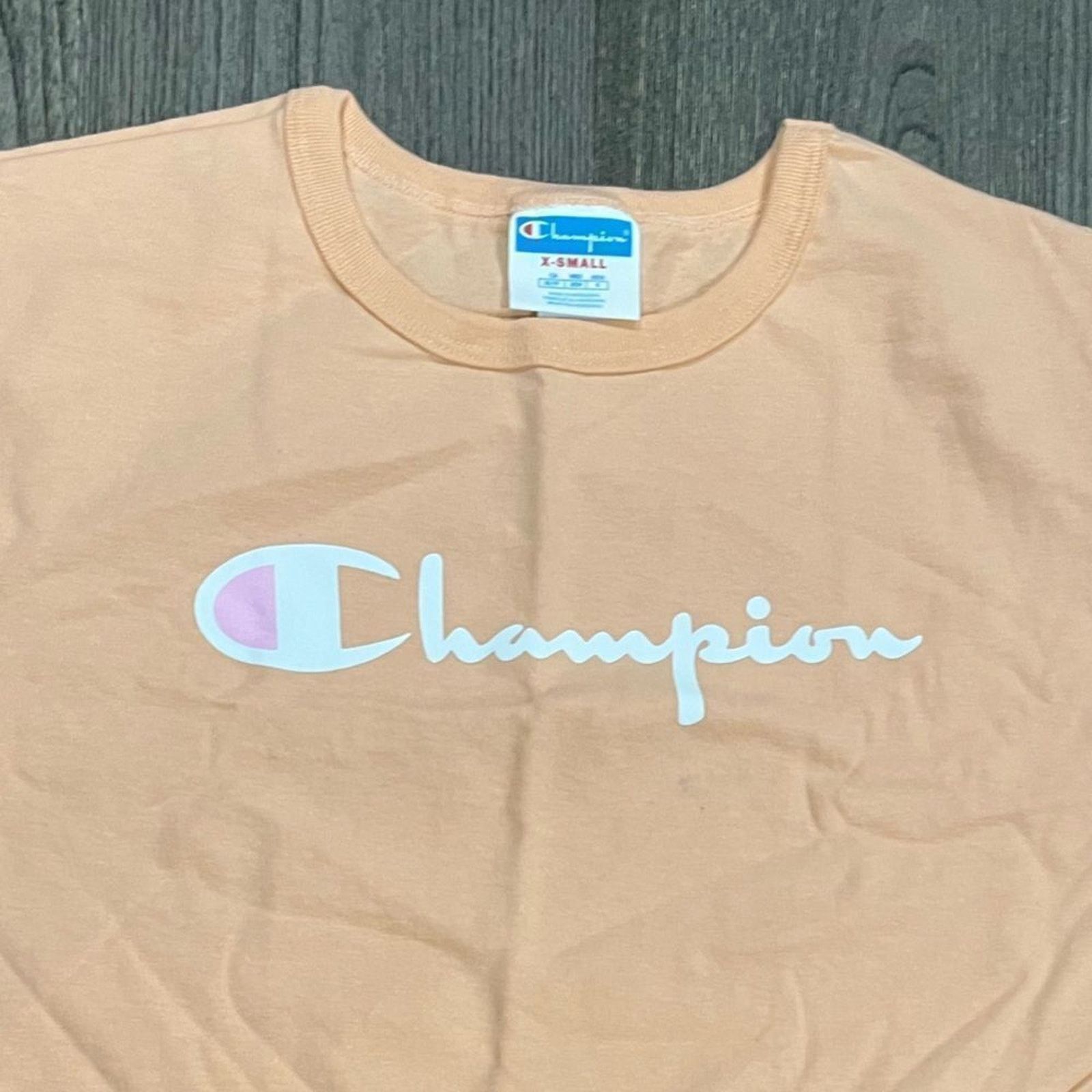 Champion NWT Champion Peach Graphic Crop Top - Size XS Size XS / US 0-2 / IT 36-38 - 2 Thumbnail