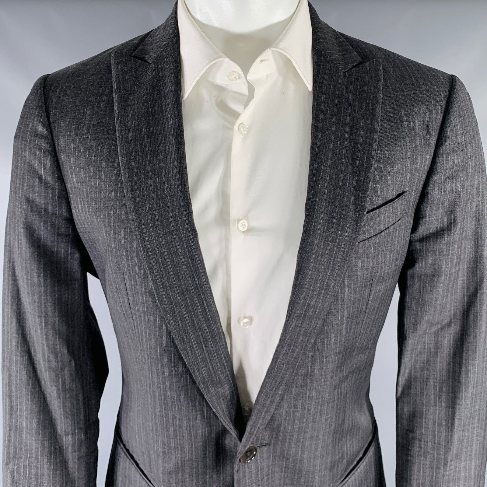 John Varvatos JOHN VARVATOS Size 40 Grey Charcoal Stripe Virgin Wool Suit Size 40R - 2 Thumbnail