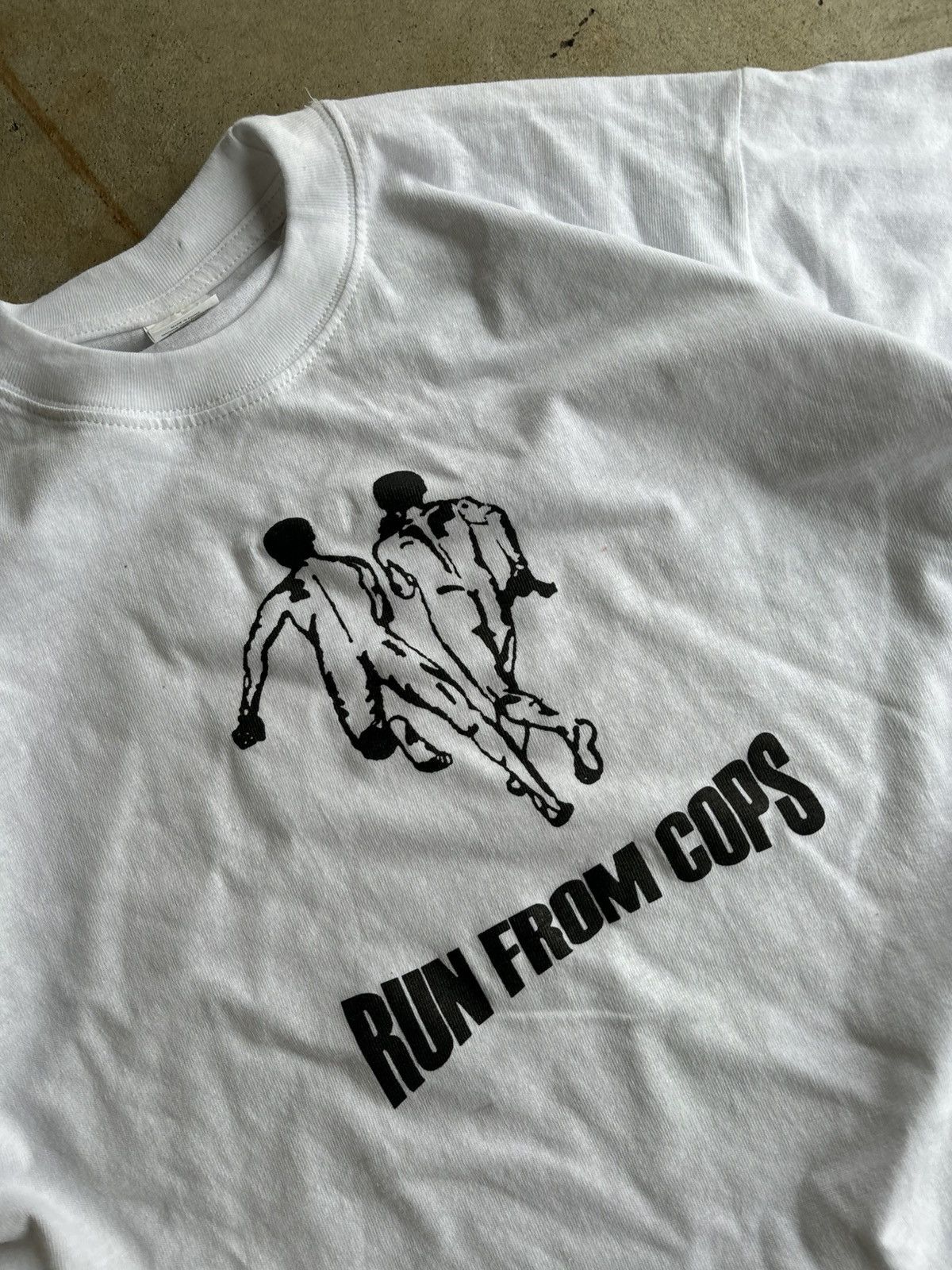 Vintage Crazy 90s Run From Cops Humorous Boxy White Grunge Tee Size US XL / EU 56 / 4 - 6 Thumbnail