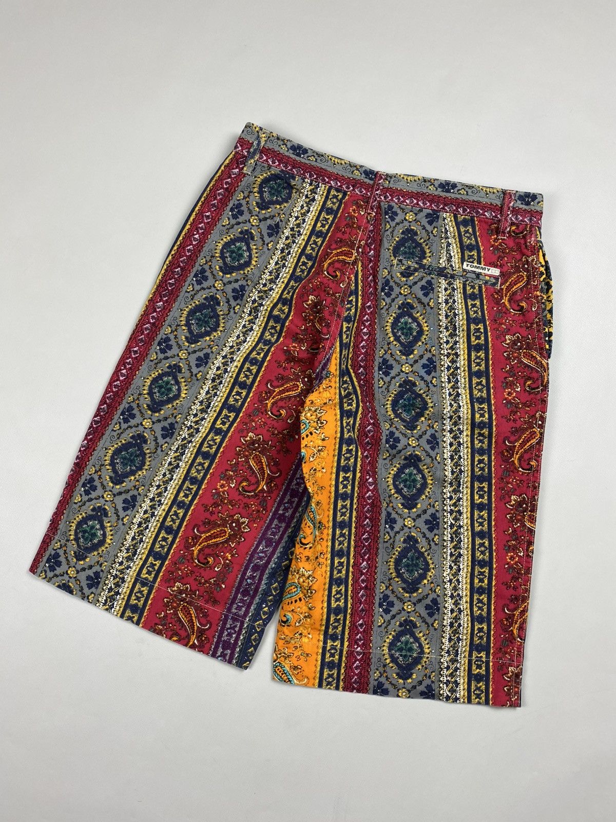 Tommy Hilfiger Tommy Hilfiger Jeans Vintage Patterned Shorts Size 30 Size US 30 / EU 46 - 21 Thumbnail