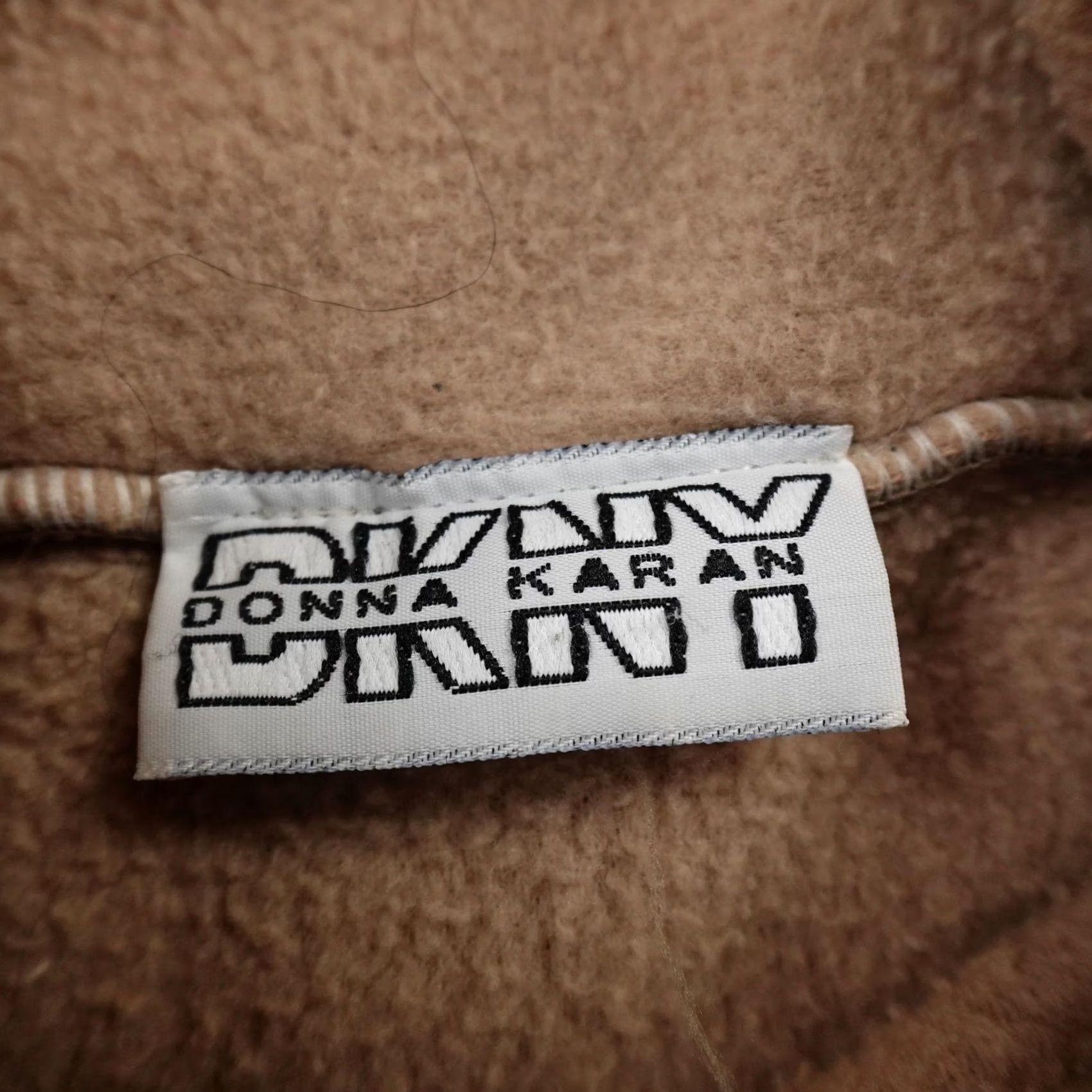 DKNY VINTAGE DKNY Sweatshirt Pullover One Size Mens Brown 90s Embroidered Zipper Pockets Cotton Fleece Graphic Print USA DKNY Logo Weekendwear Size US M / EU 48-50 / 2 - 4 Thumbnail