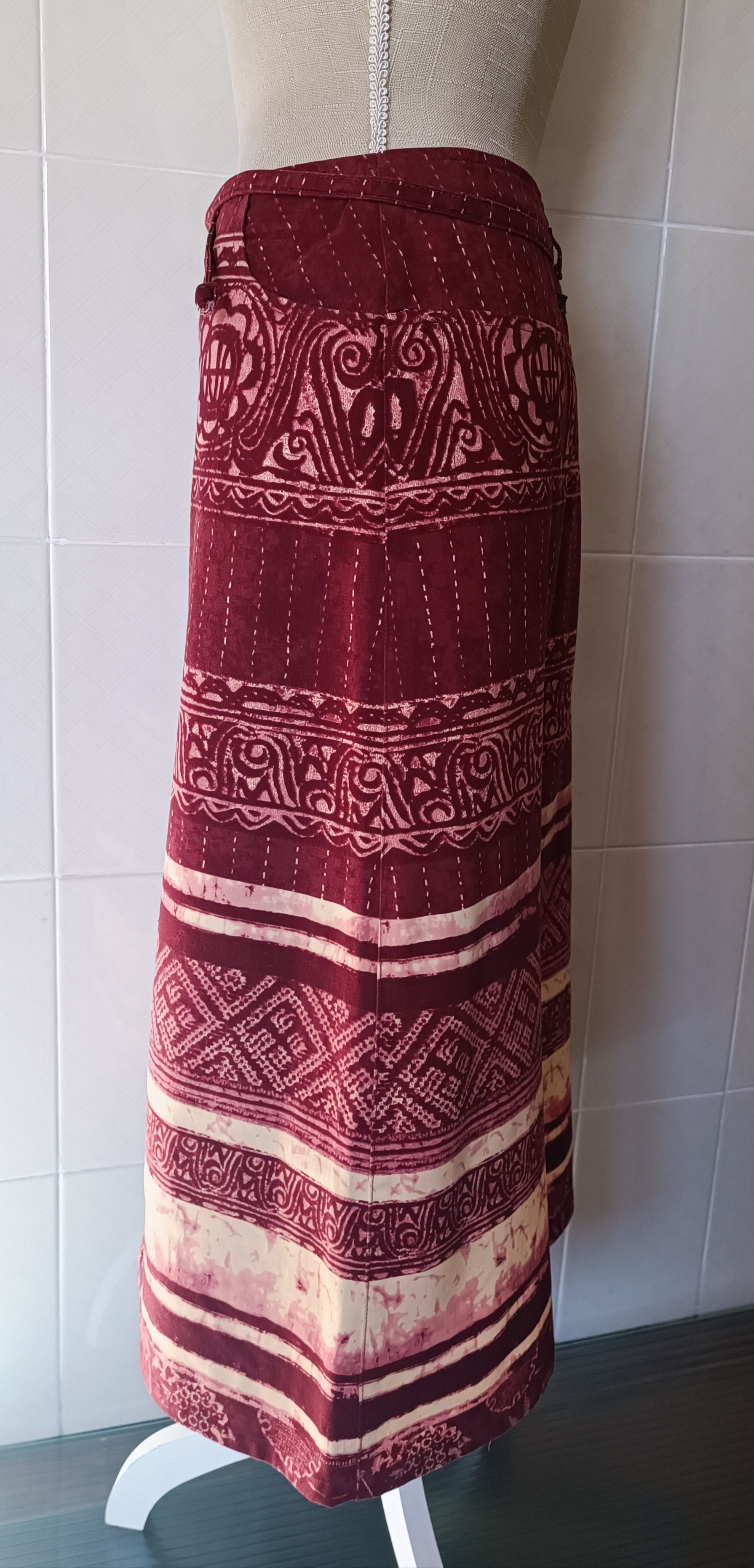 Jean Paul Gaultier 90's- Burgundy maxi skirt with ethnic print. Size 28" / US 6 / IT 42 - 4 Thumbnail